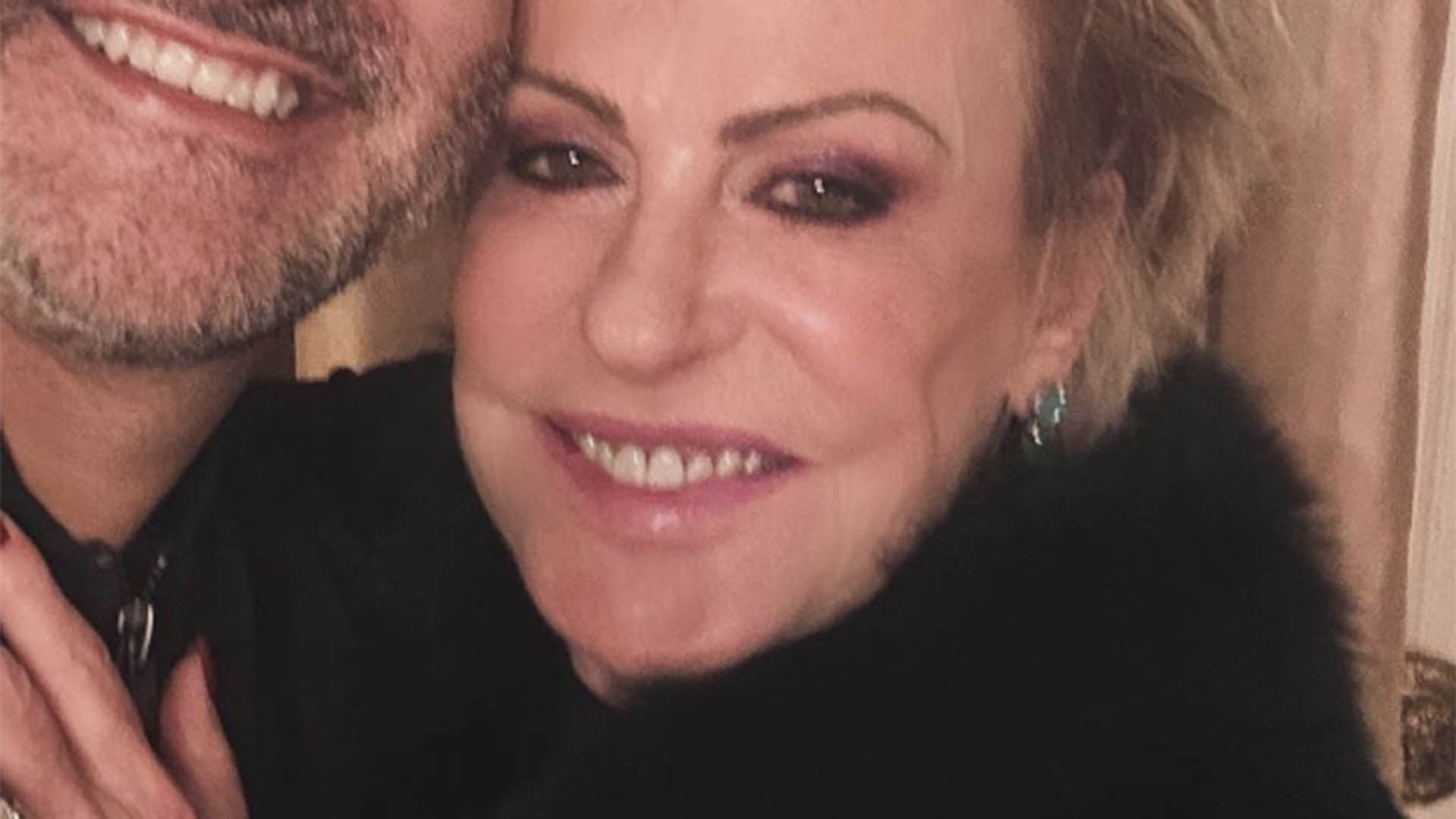 Ana Maria Braga surge agarradinha com seu namorado