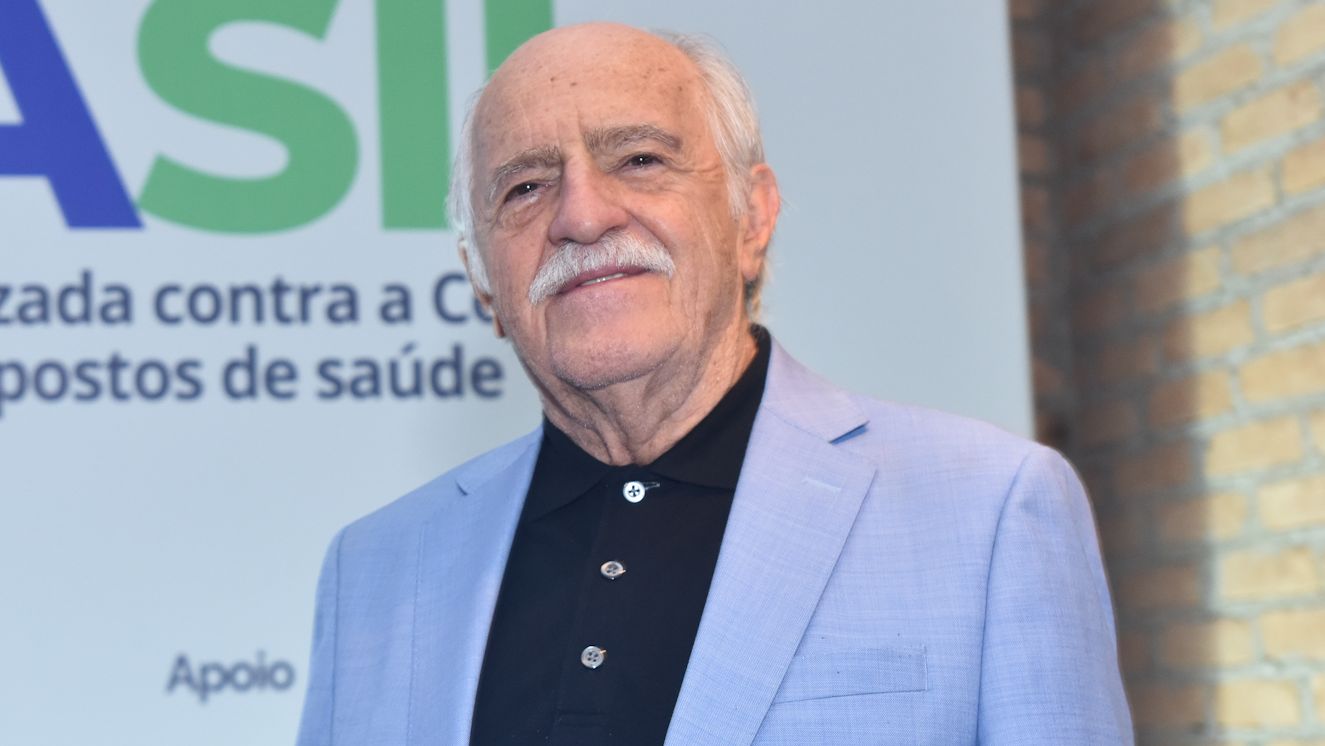 Ary Fontoura esbanja estilo em evento tênis importado; saiba valor