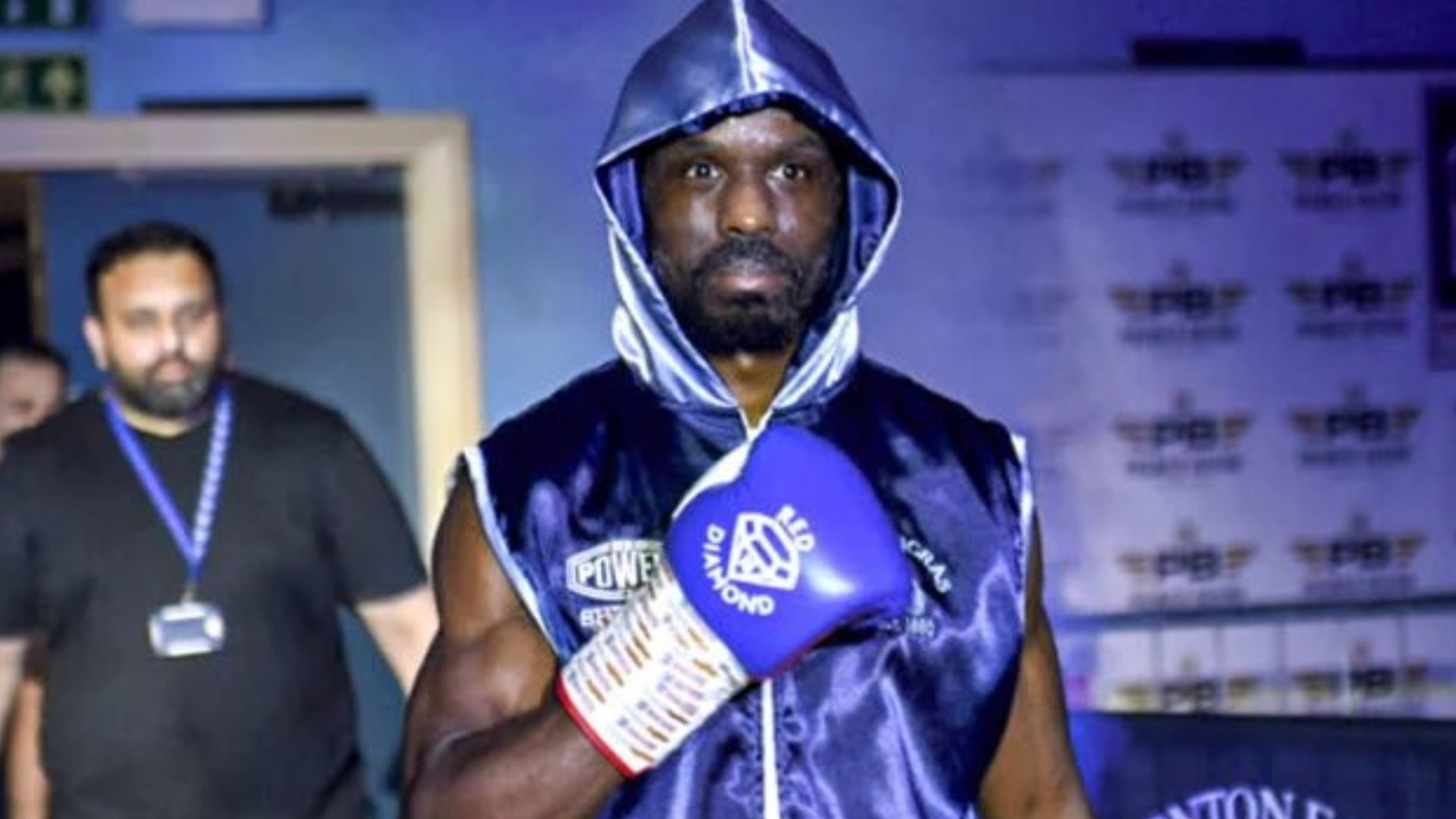 Boxeador morre aos 29 anos no ringue durante sua primeira luta profissional