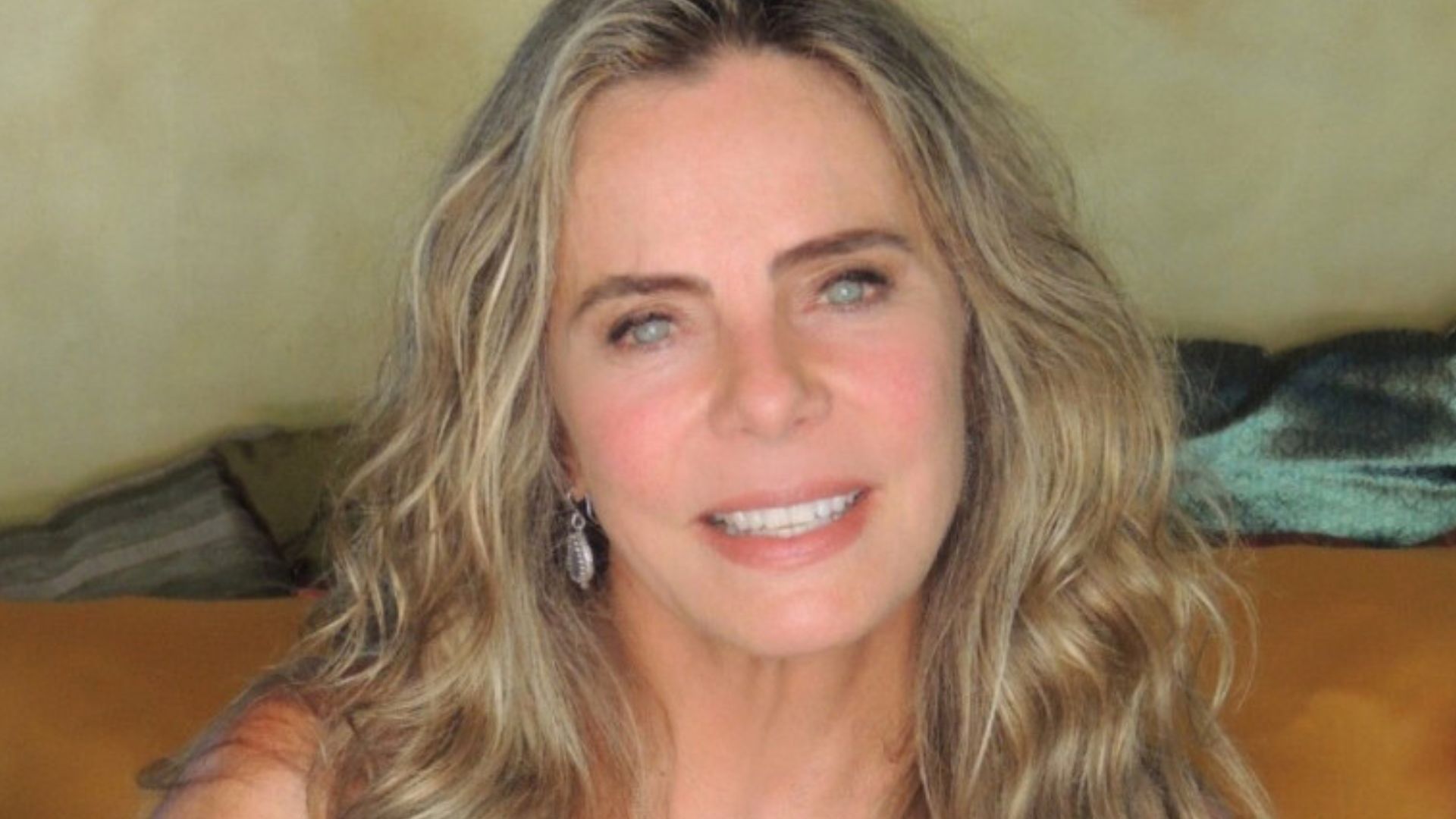 Internada, Bruna Lombardi tranquiliza fãs após problema de saúde