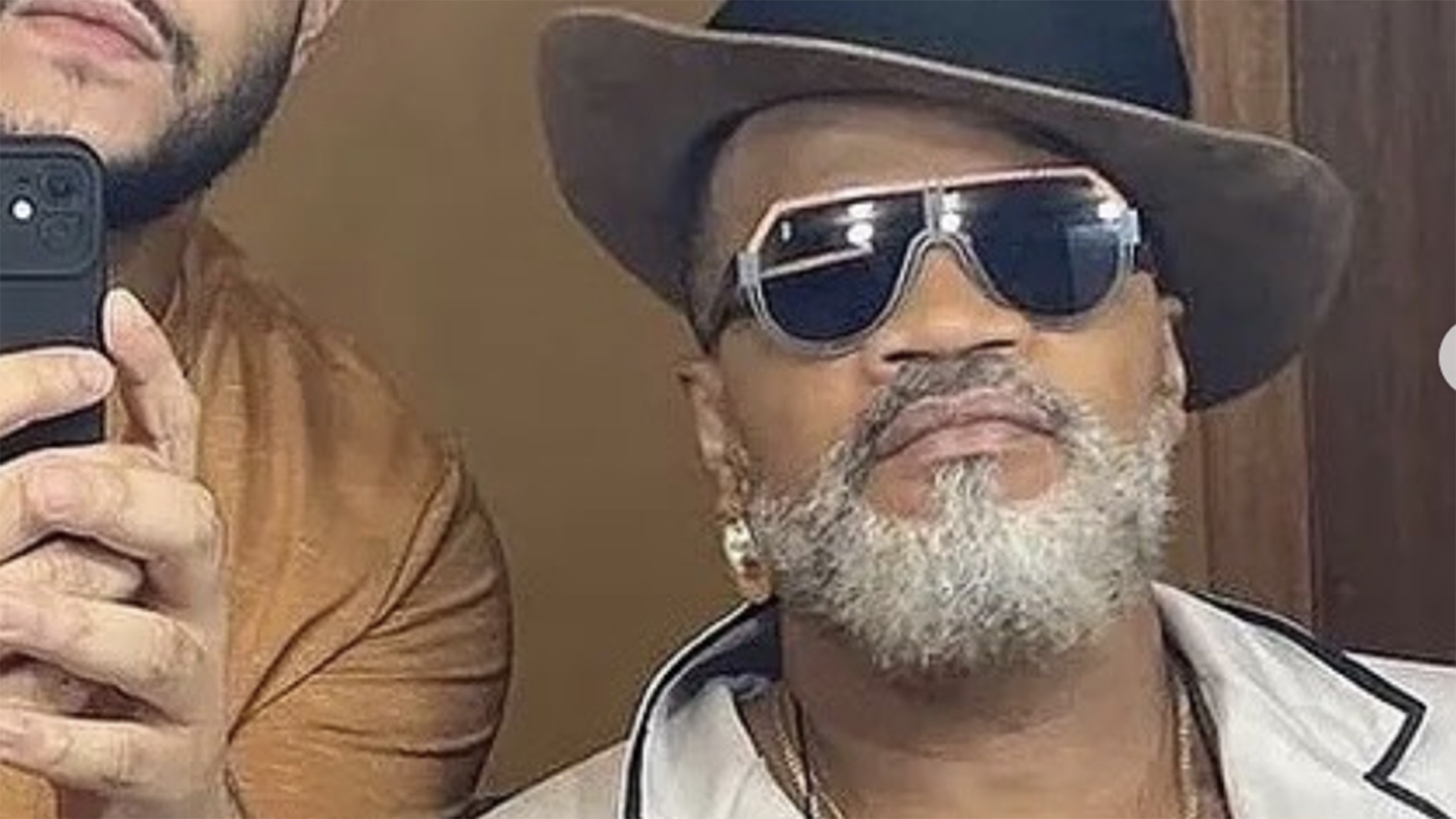 Carlinhos Brown exibe fotos raras com o filho de 27 anos