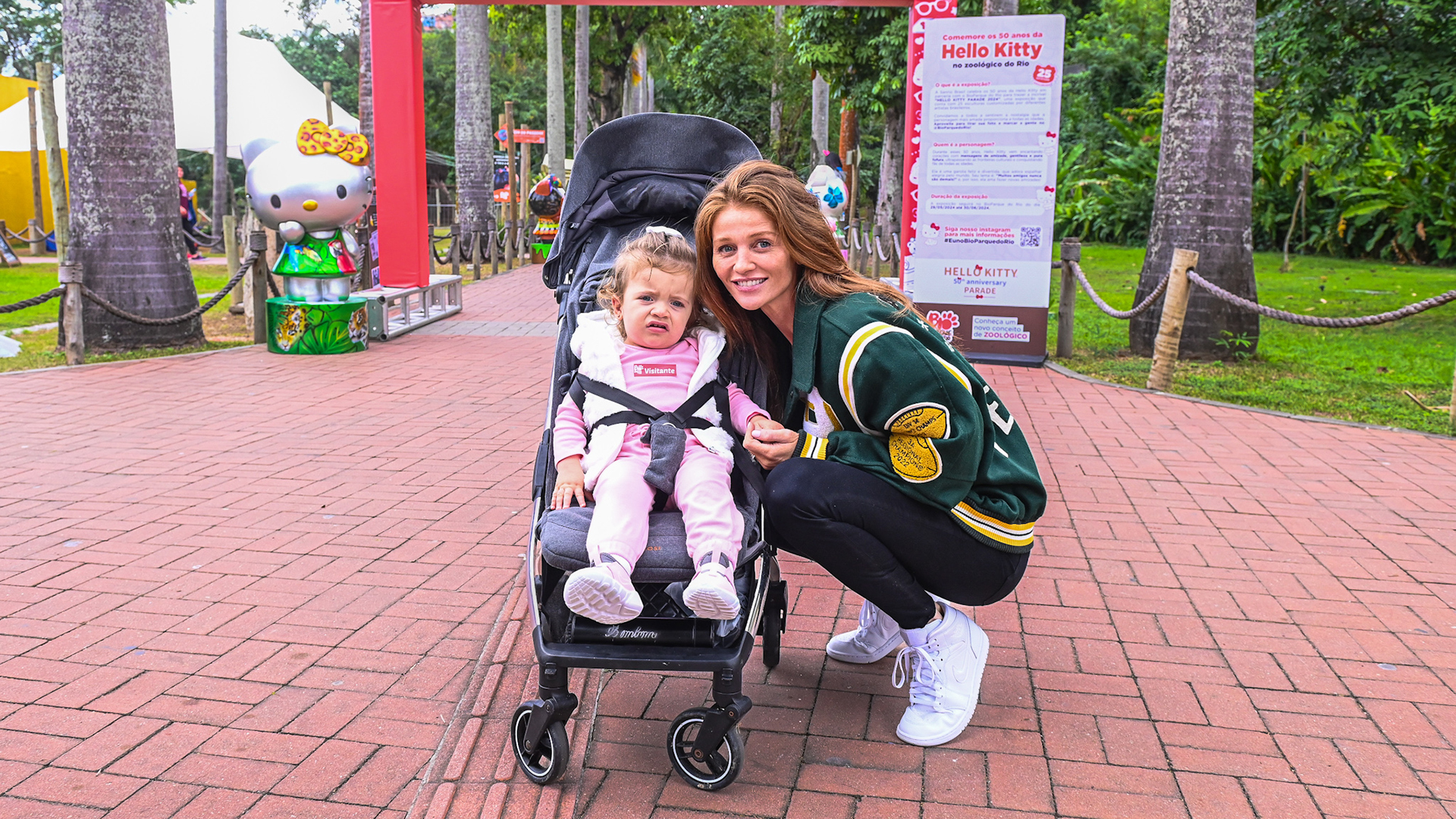 Filha caçula de Pedro Scooby curte passeio com a mãe, Cintia Dicker