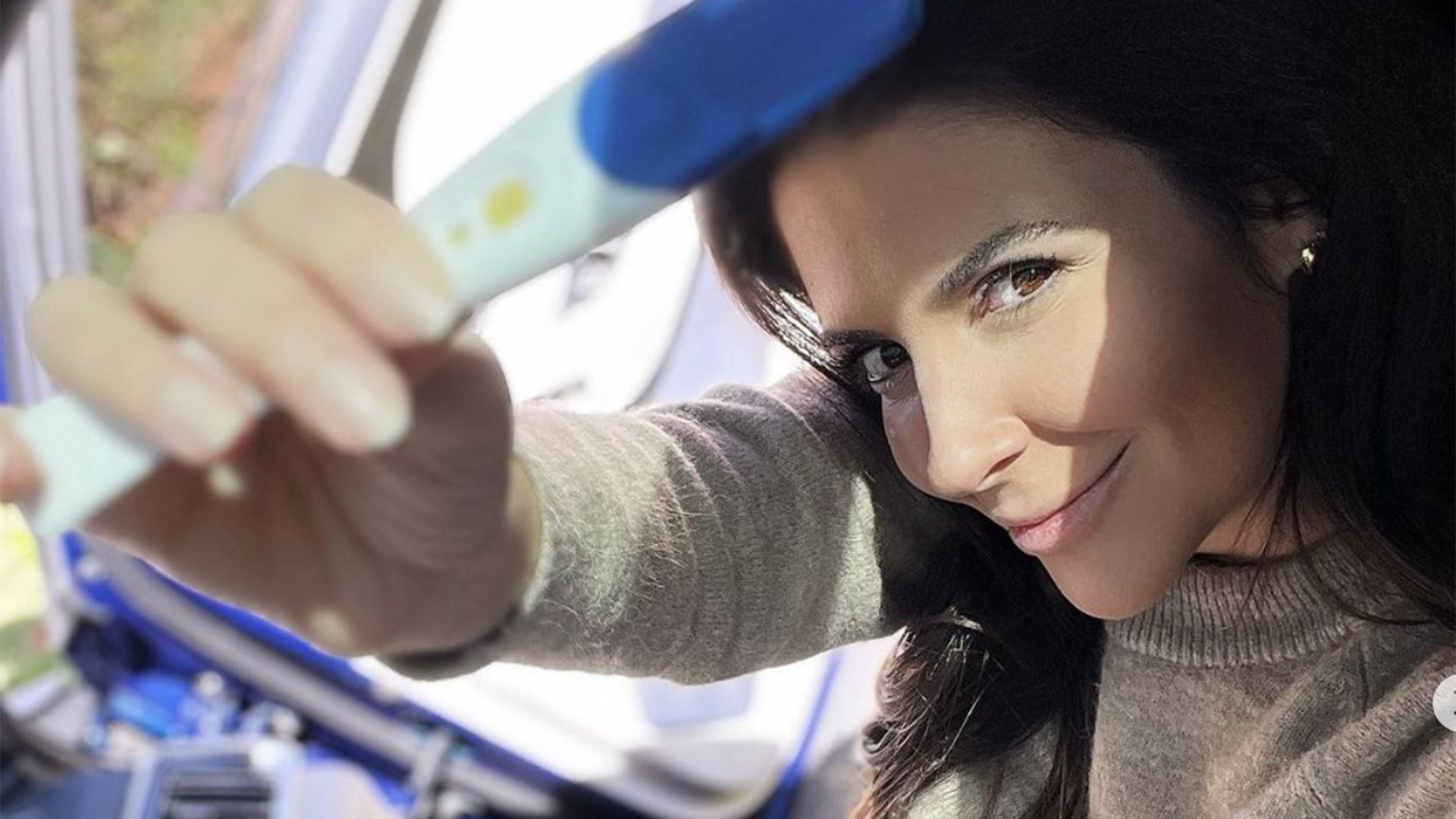 Apresentadora do Autoesporte, Cris Amaral revela que está grávida