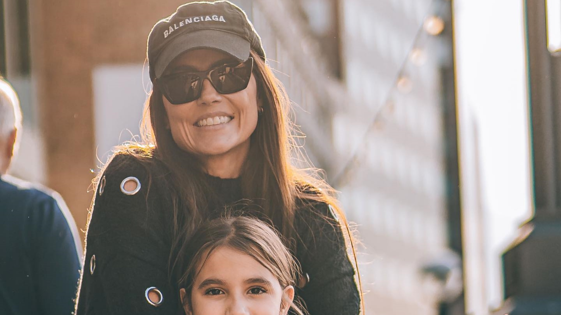 Deborah Secco curte passeio em Londres com a filha: “Criar memórias”