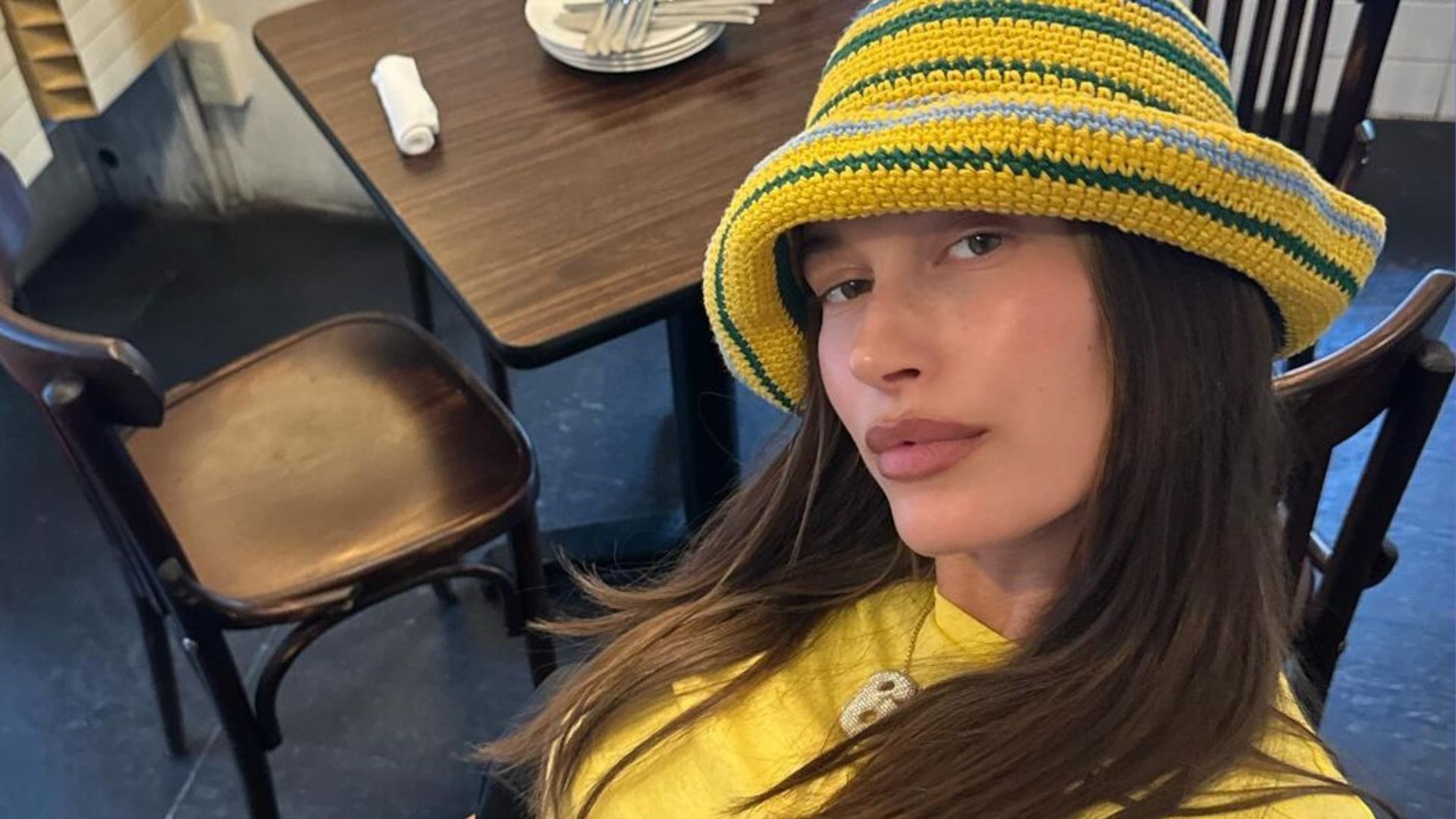 É menina? Fãs especulam sobre gravidez de Hailey Bieber após detalhe em foto