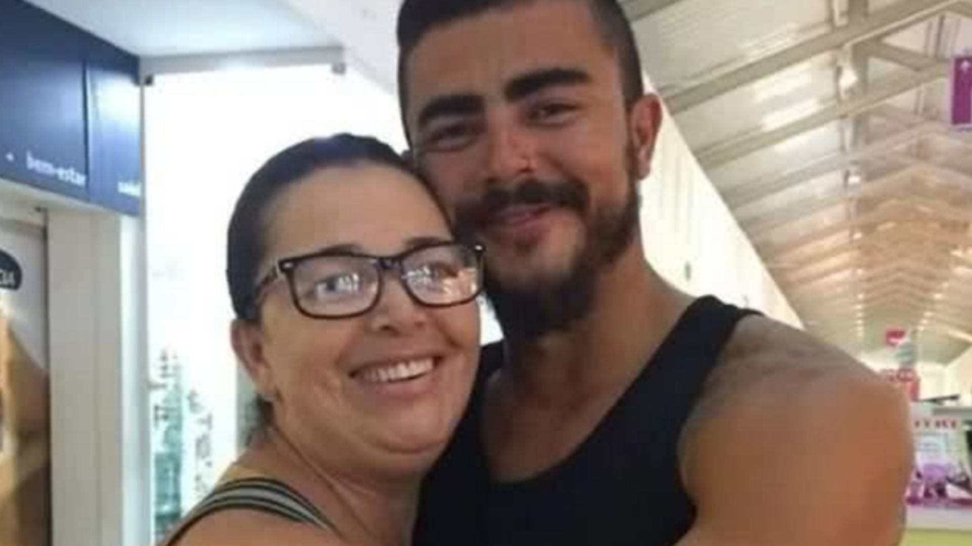 Ex-BBB Tereza atualiza sobre rotina do filho, internado em clínica de reabilitação