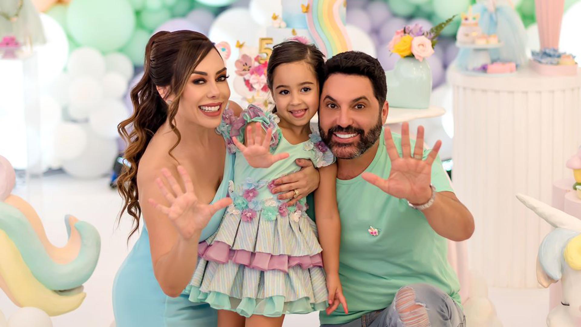 Sertanejo Edson celebra o aniversário da filha com festa luxuosa
