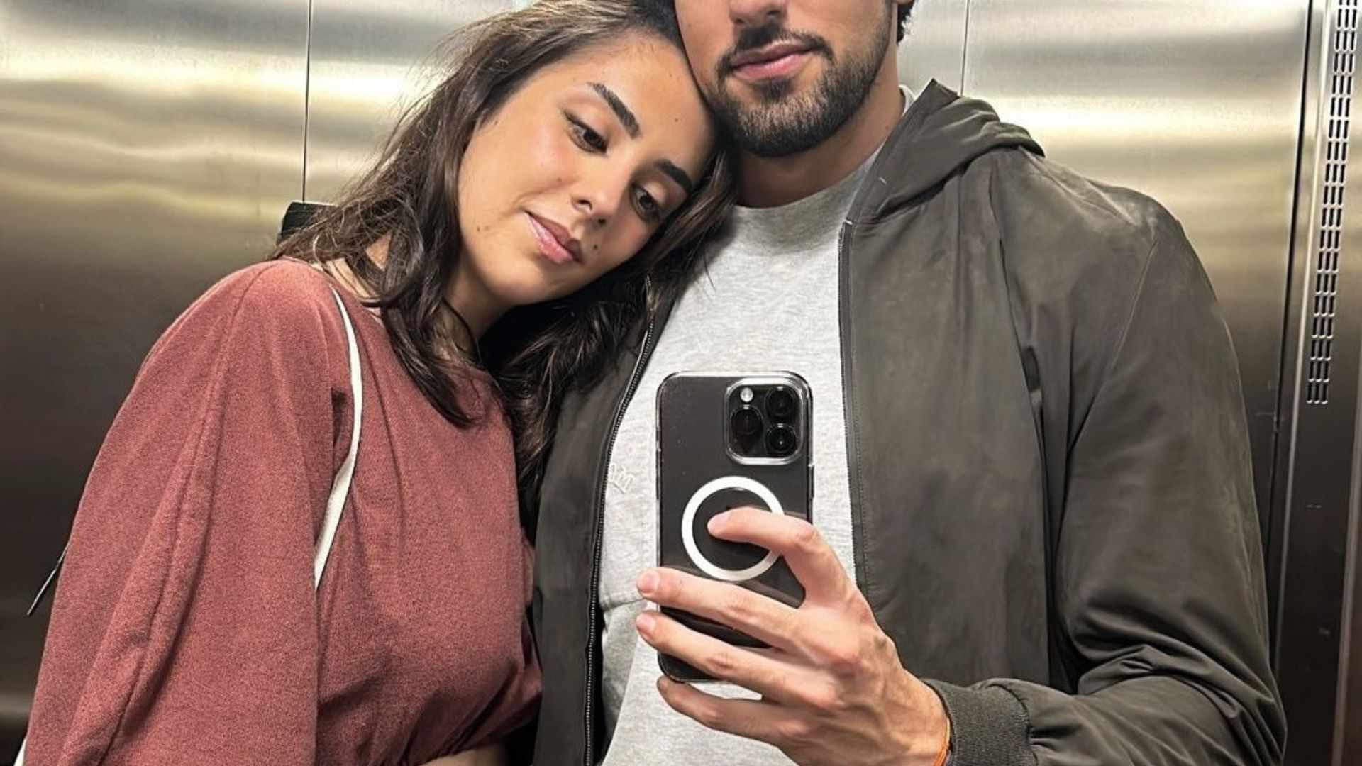 Filha de Faustão surge em foto rara agarradinha com o namorado