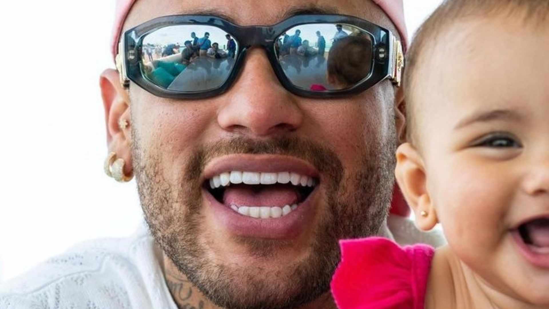 Filha de Neymar surge sorrindo e detalhe impressiona: ‘Idênticos’