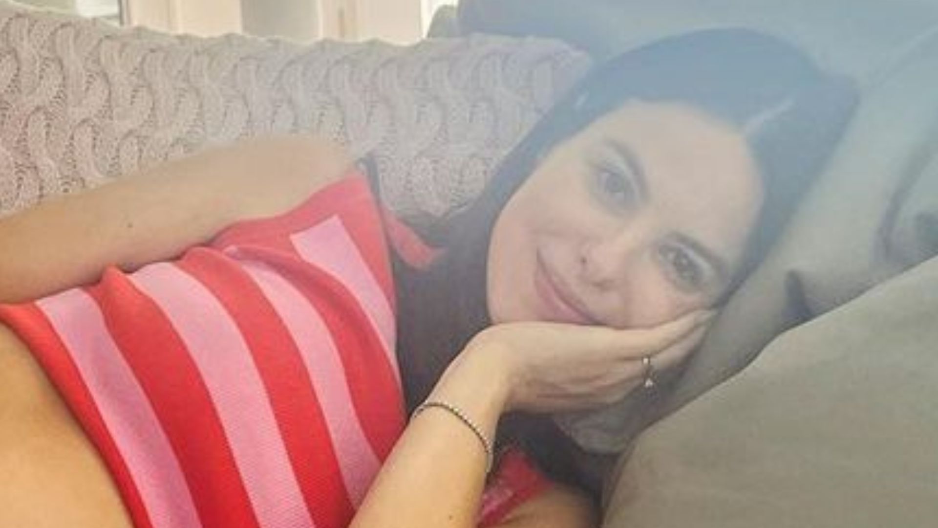 Grávida, Sthefany Brito exibe barrigão em fotos tiradas pelo primogênito