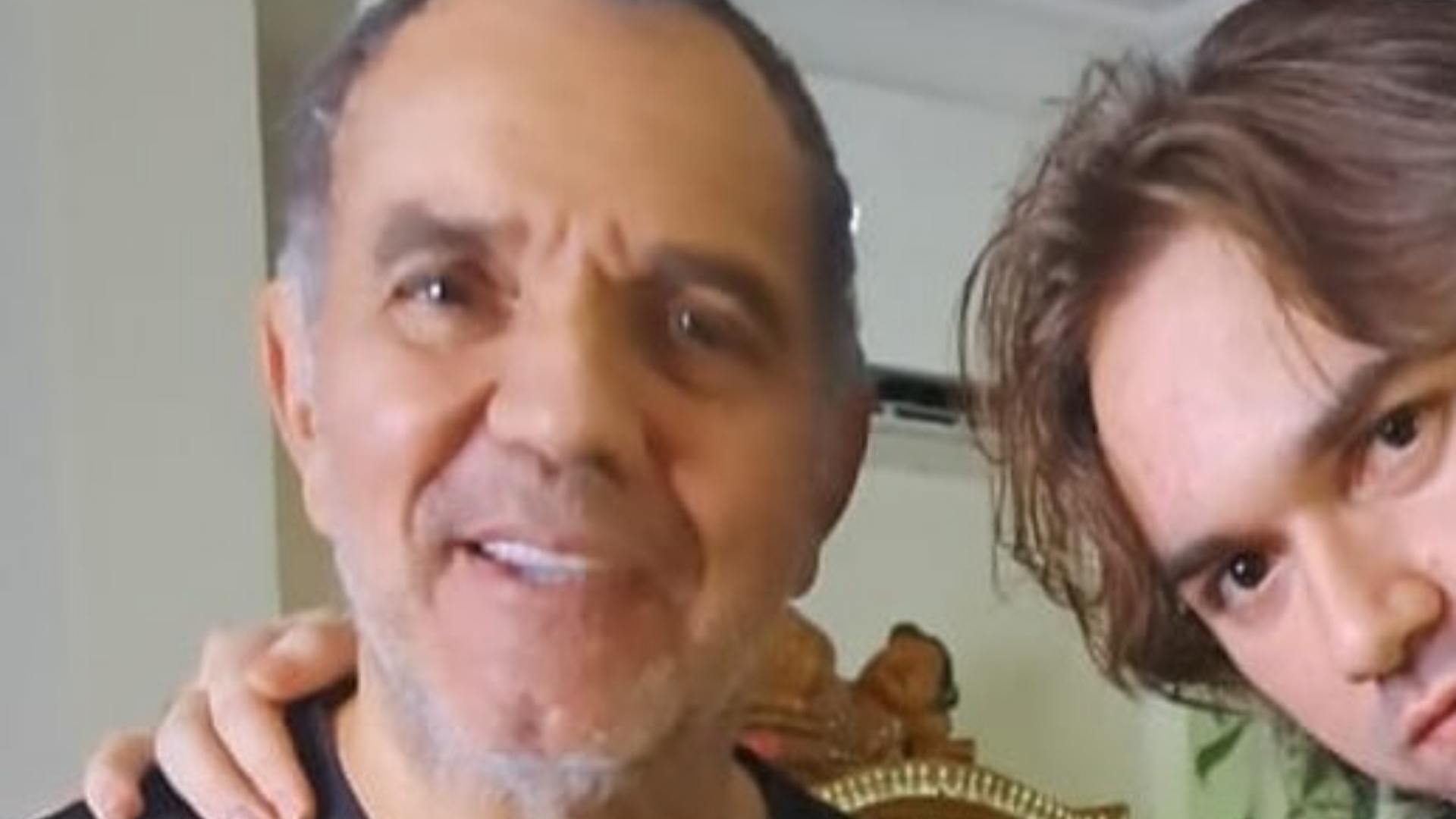 Com clique raro, Humberto Martins comemora aniversário do filho: “Te amo”