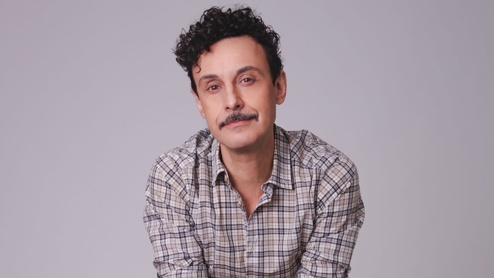 Ivan Parente entrega desafios de emendar musicais no teatro: ‘Sou workaholic’