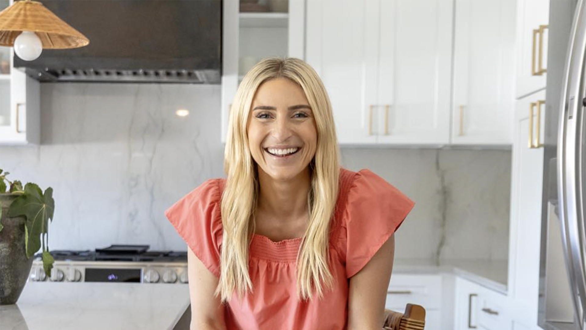 Estrela do ‘Salvando Reformas’, Jasmine Roth revela que está grávida