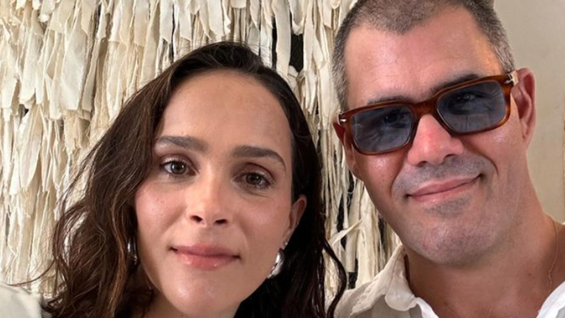 Juliano Cazarré posta foto da esposa Letícia e declara: “Estava na hora”