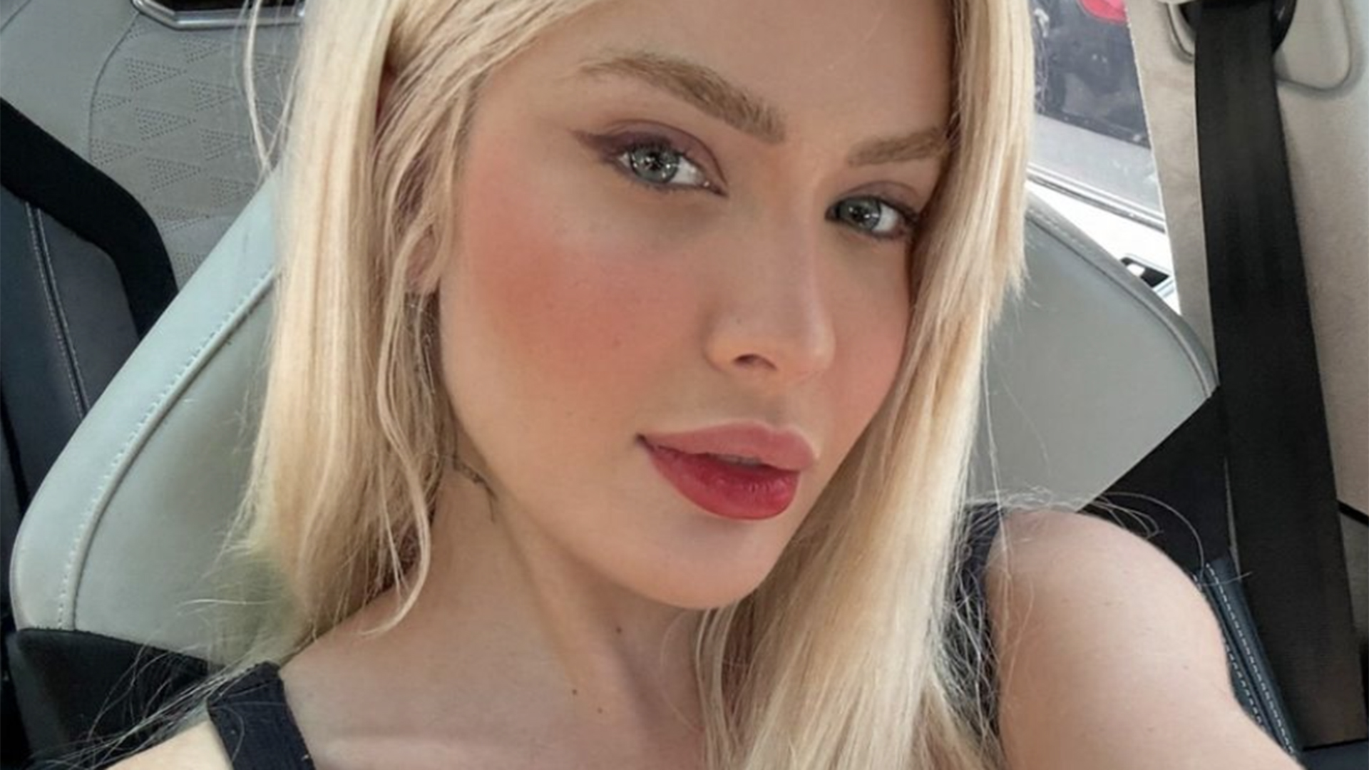 Karoline Lima cobre tatuagem antiga e explica o motivo