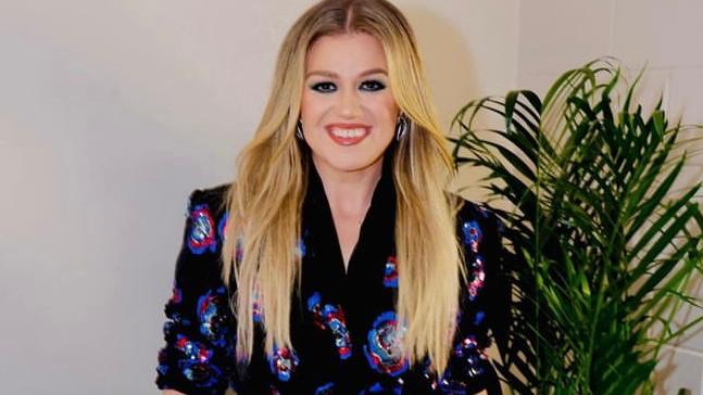 Kelly Clarkson abre o jogo sobre uso de medicação para emagrecer