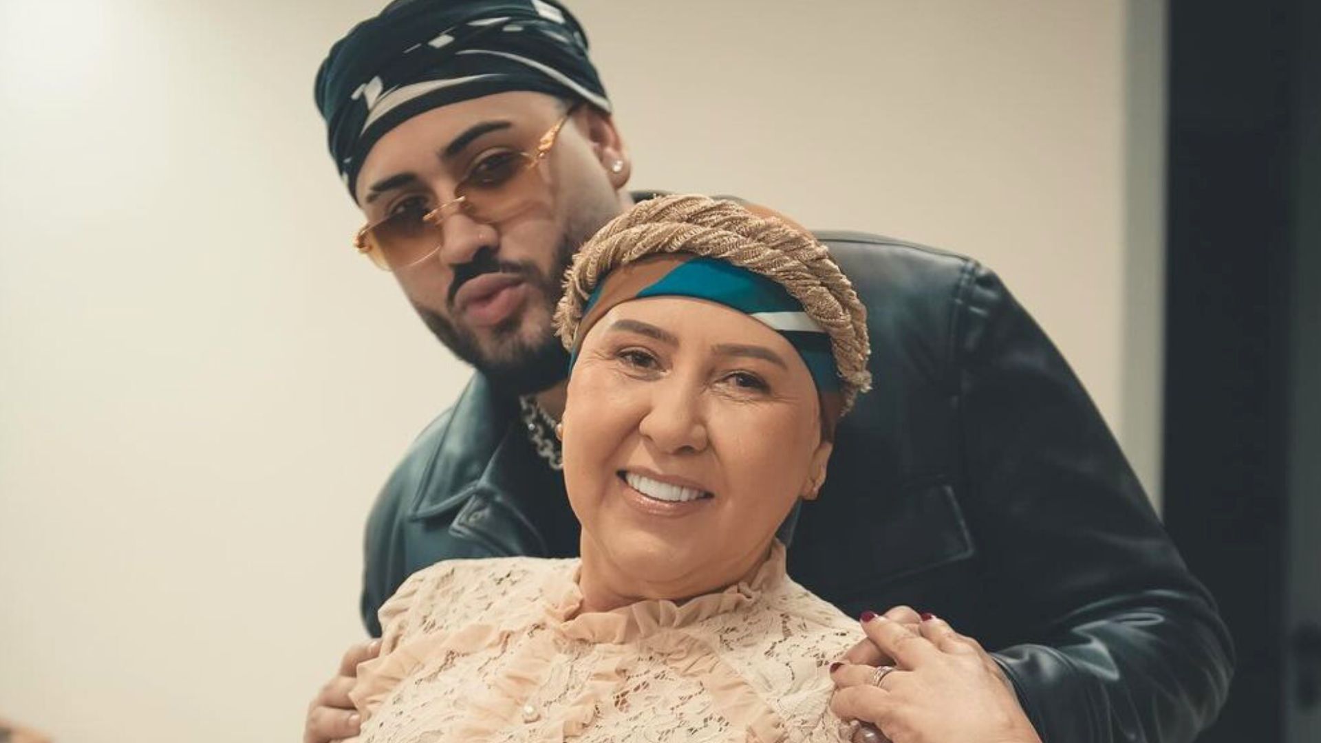 Mãe de Kevinho celebra volta do cantor aos palcos: ‘Pausou tudo por mim’