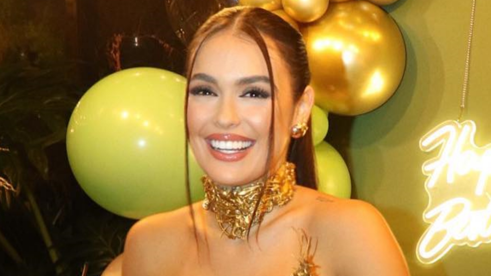 Ex-BBB Larissa Santos aposta em look diferentão para comemorar aniversário