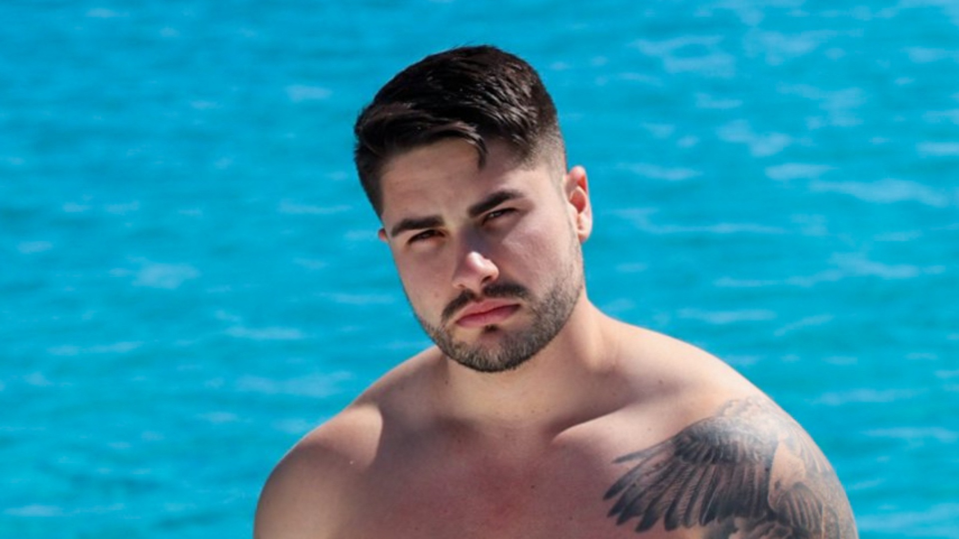 Solteiro, Lucas Souza curte viagem para a Grécia: “Realizando um sonho”