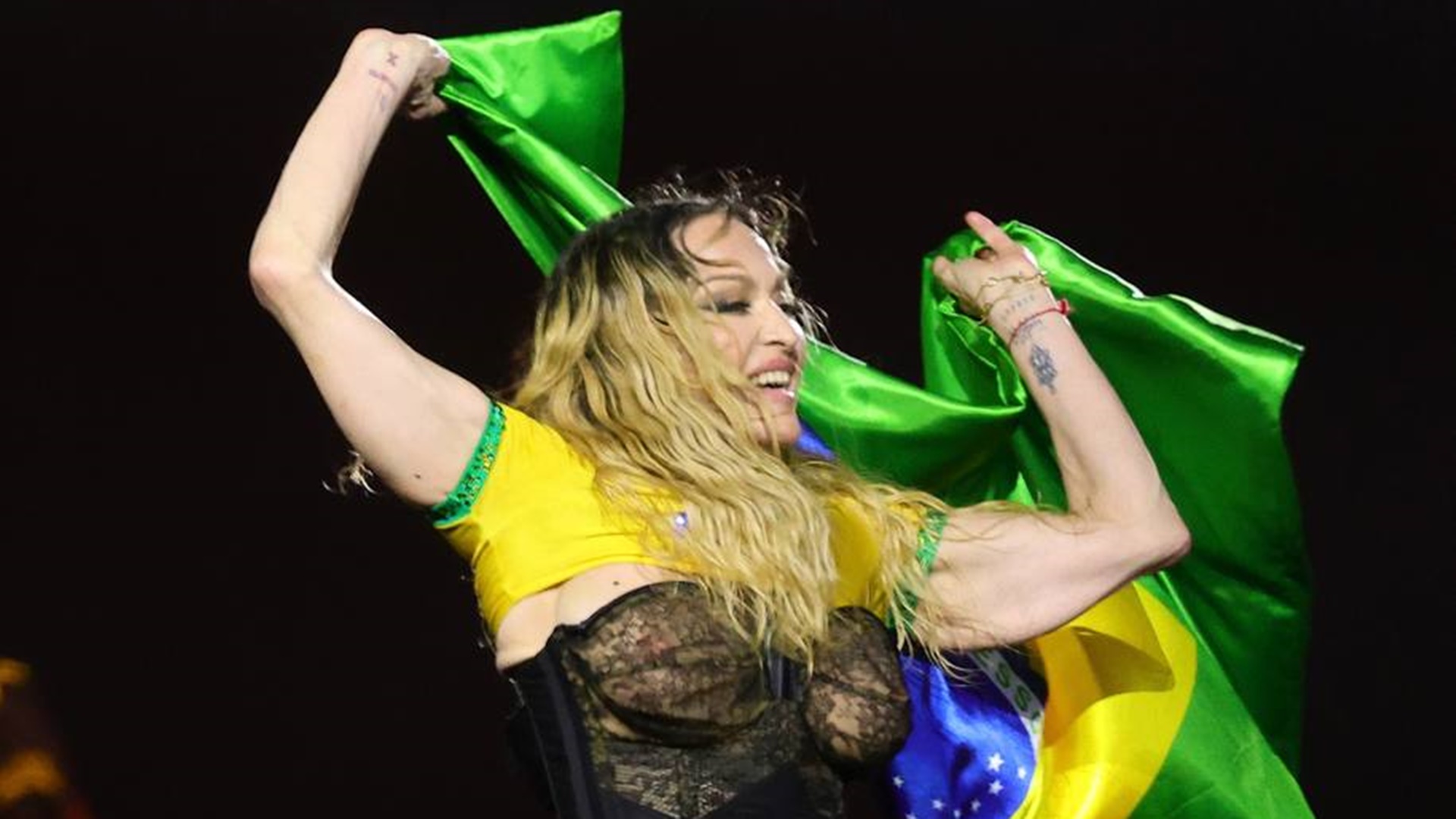 Madonna reforça ativismo e carinho por publico brasileiro com homenagens em show