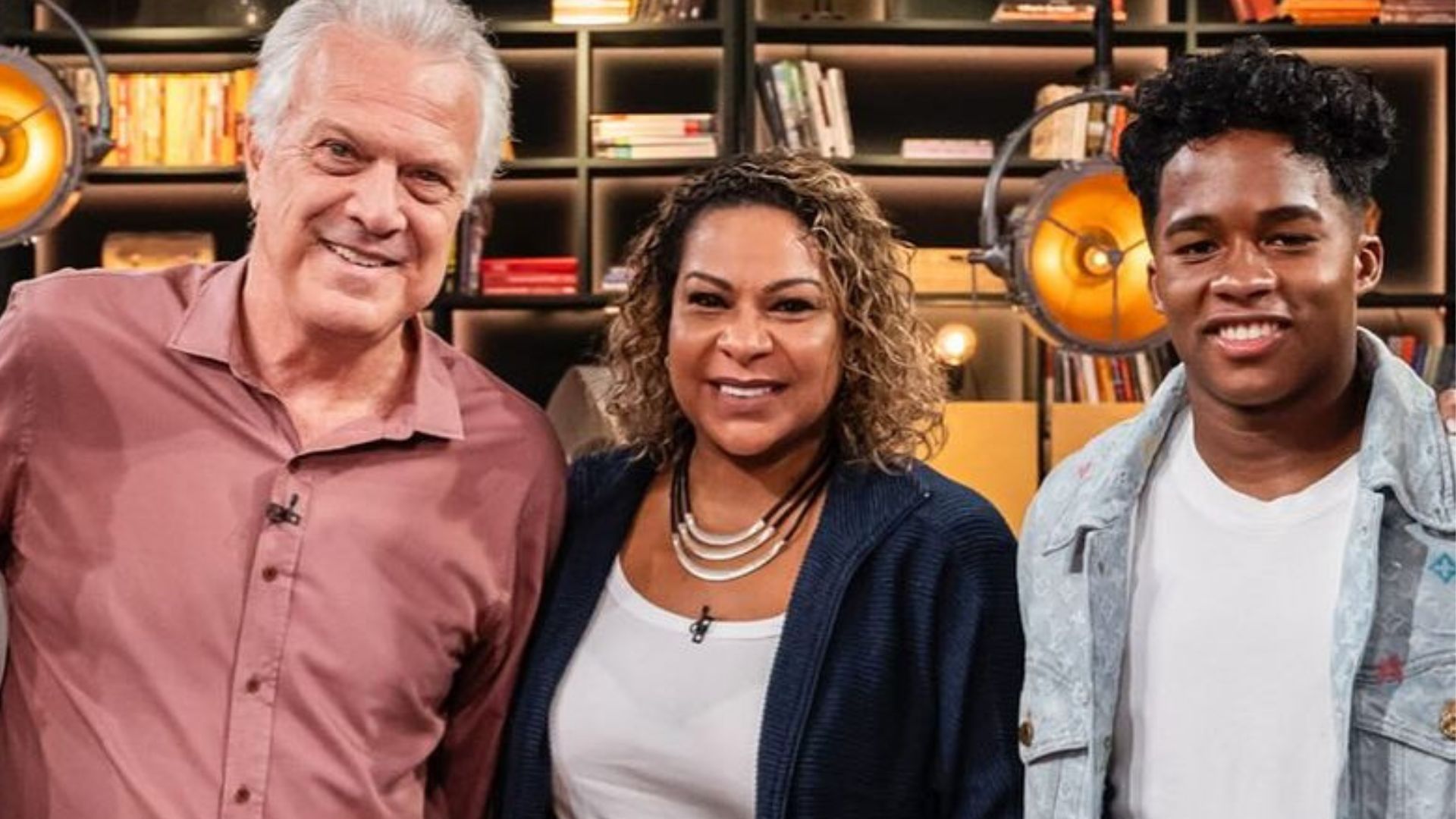O que rolou? Detalhe em foto postada por mãe do jogador Endrick chama atenção