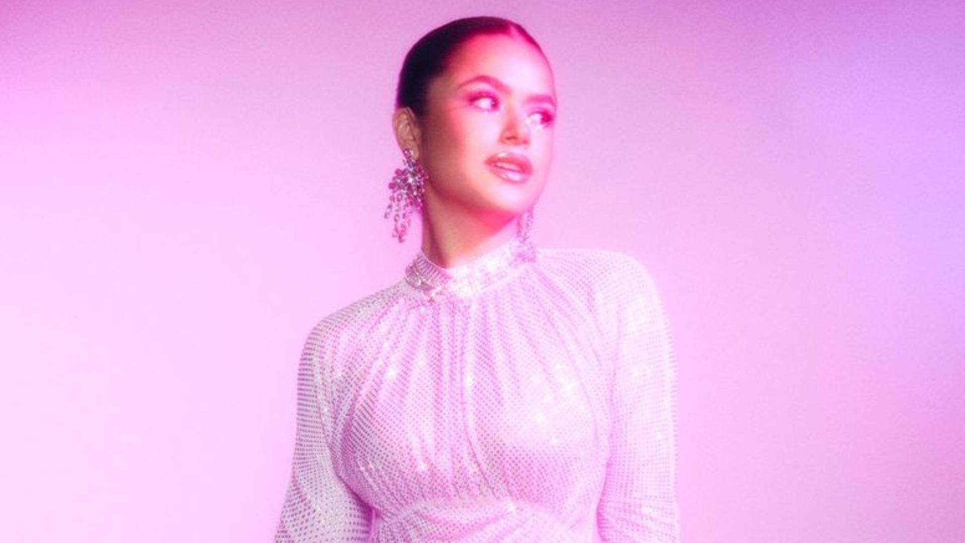 Maisa Silva brilha com look impecável em seu aniversário de 22 anos