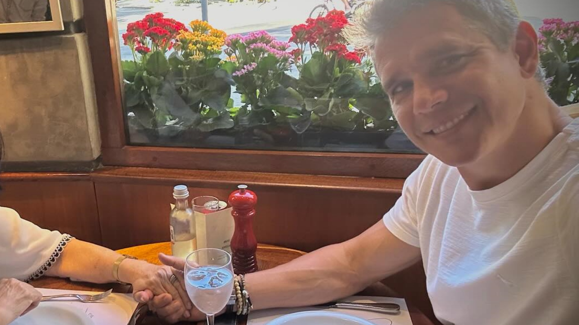 Marcio Garcia posta clique raro ao lado da mãe e se declara: “Te amo”