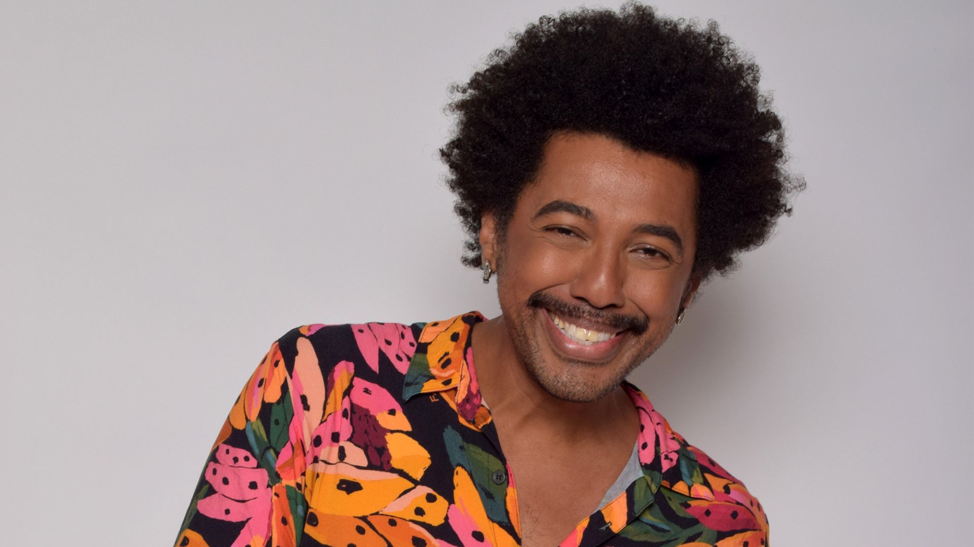 Milton Filho se enxerga nos palcos ao dar vida a Mussum: ‘Não me via nesse lugar’