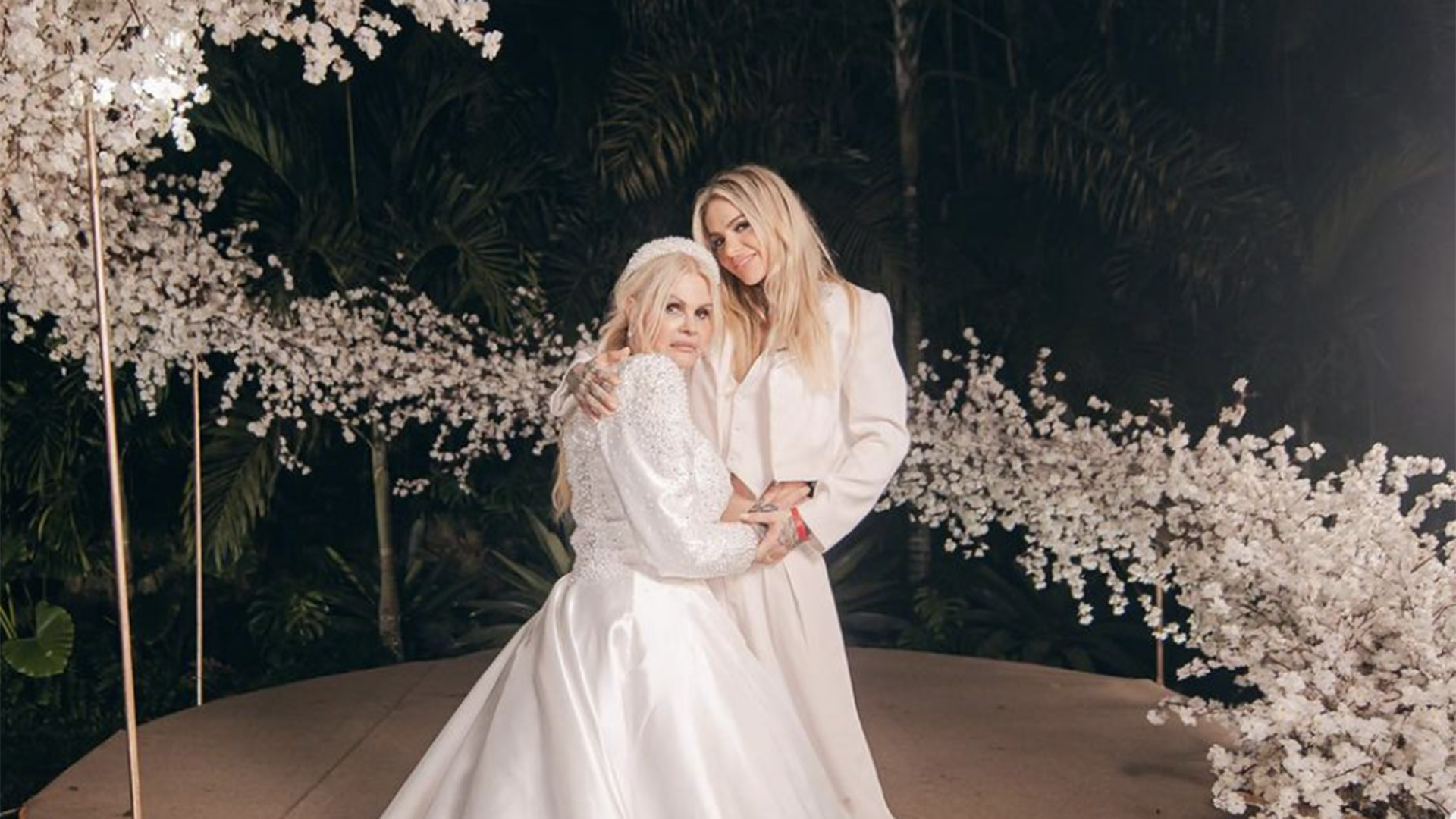 Monique Evans exibe as fotos oficiais do seu casamento com Cacá Werneck