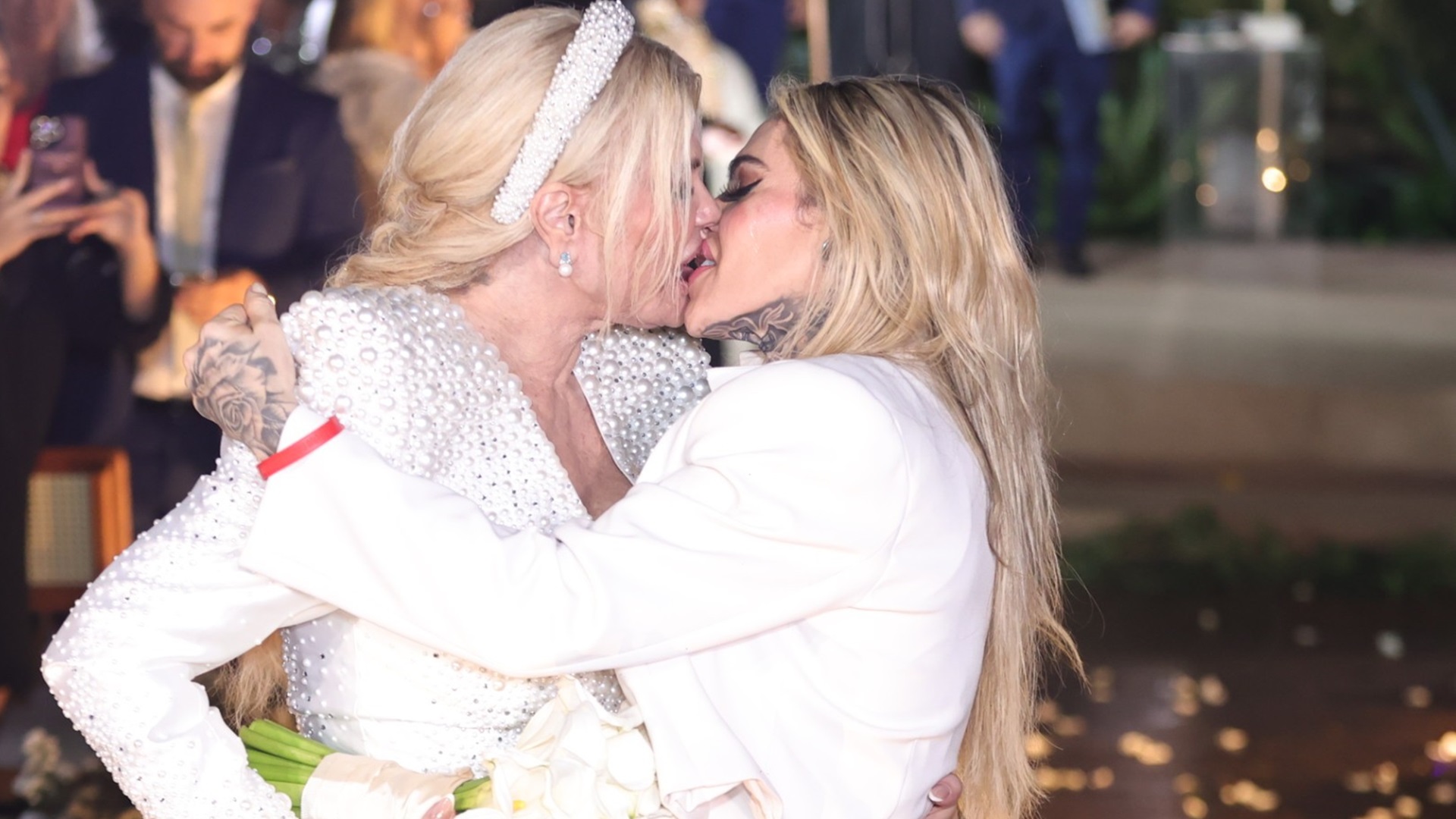 Monique Evans usa vestido com cristais em casamento com DJ; saiba valor