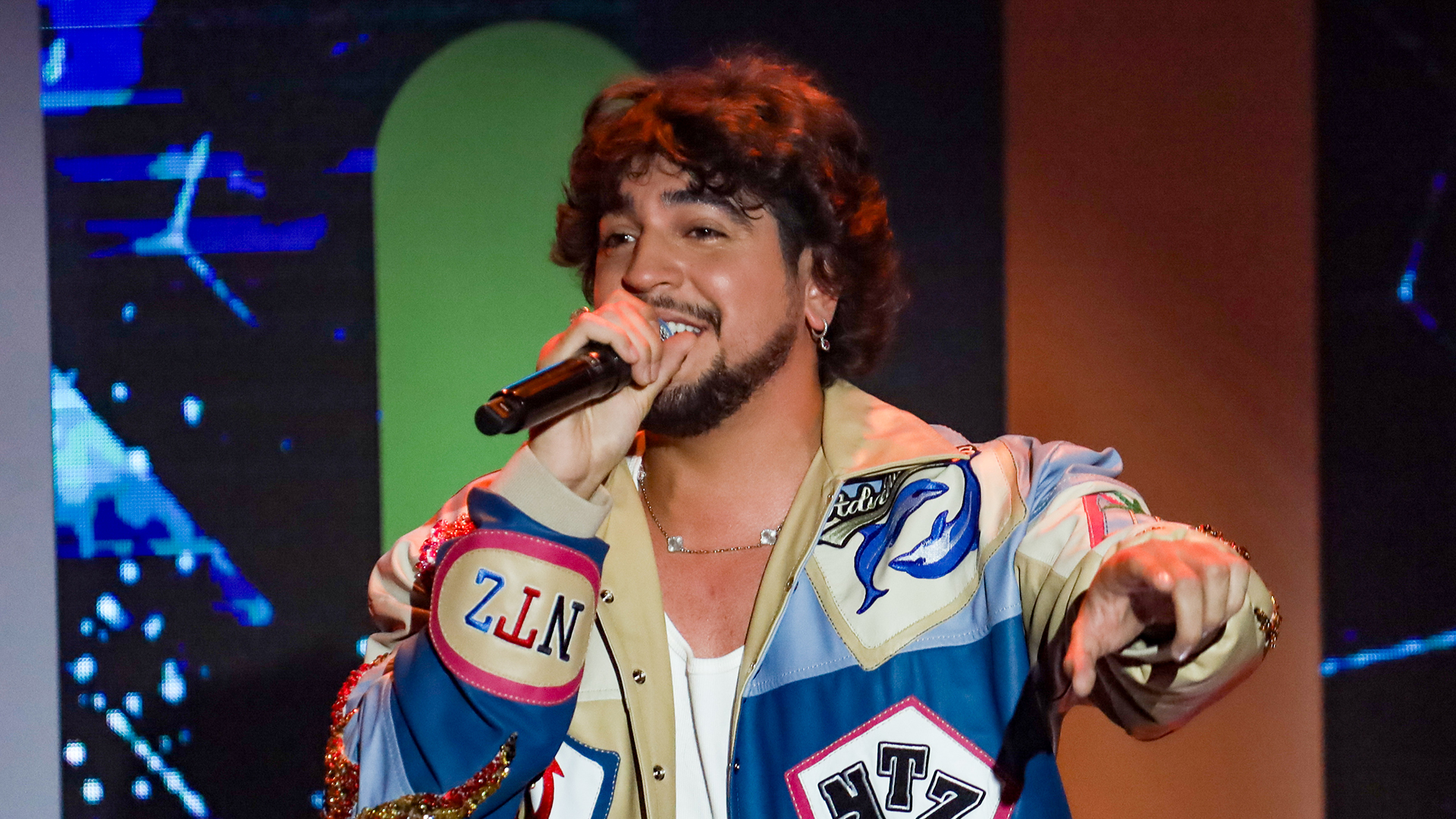 Nattanzinho recebe time de famosos na gravação do DVD