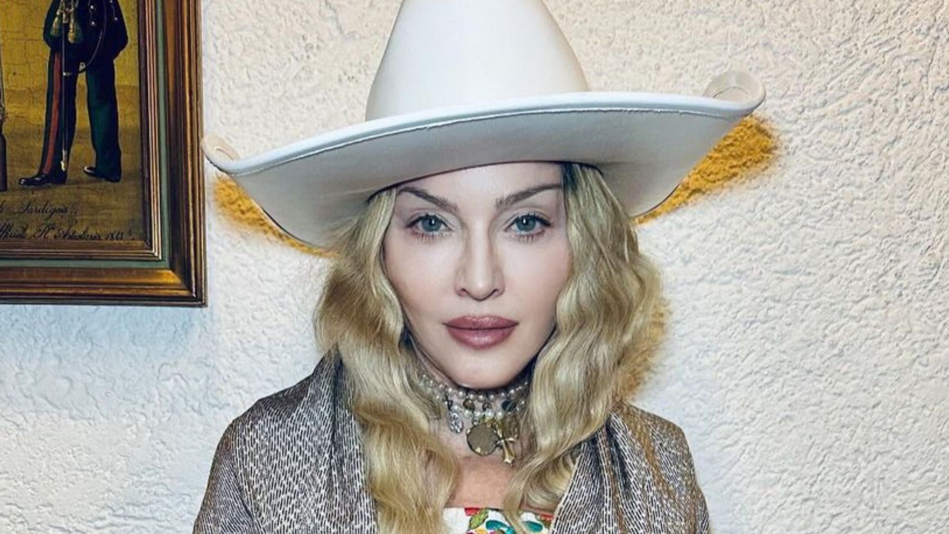 No México, Madonna usa roupas de Frida Kahlo e se emociona: “Foi mágico”