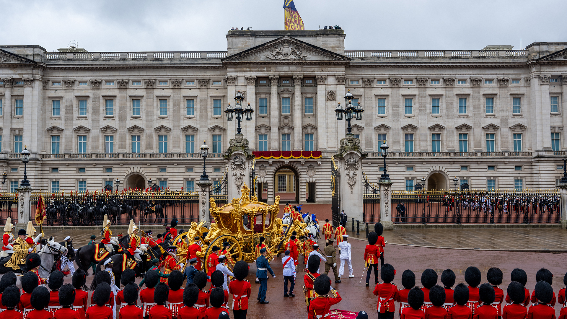 Como é trabalhar no Palácio de Buckingham? Saiba curiosidades da rotina