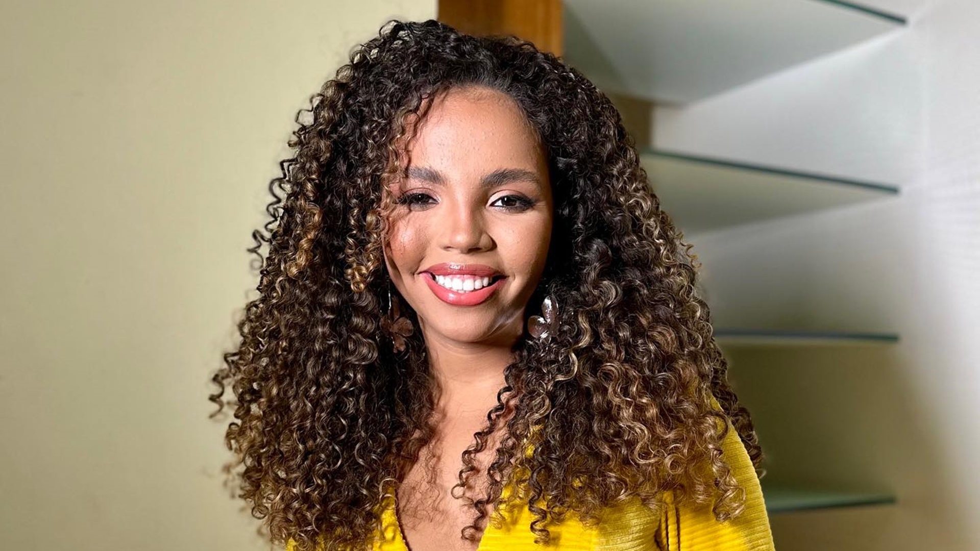 Ex-BBB Pitel entrega bastidores de estreia como apresentadora: “Tá tudo uma loucura’