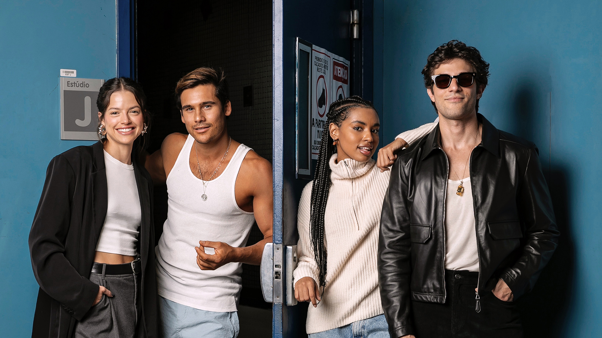 Protagonistas da novela Mania de Você se encontram em nova foto