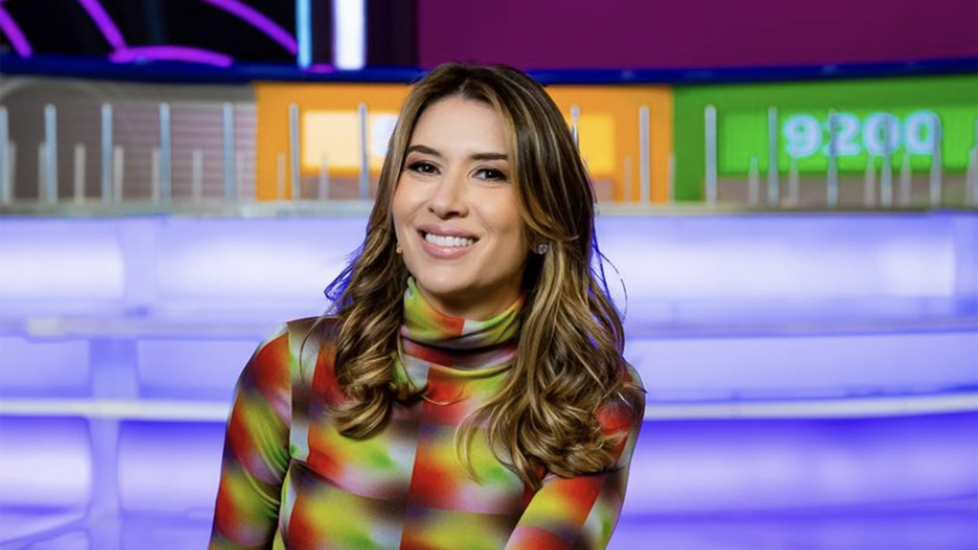 Rebeca Abravanel mostra a primeira foto com o filho nos braços