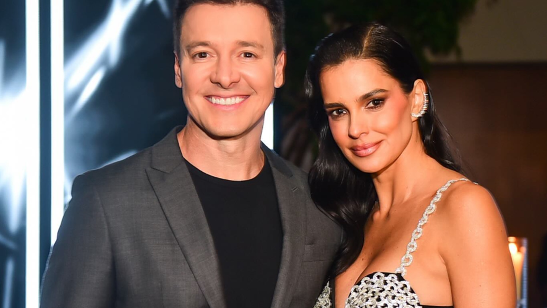Vera Viel resgata fotos de 21 anos atrás com Rodrigo Faro em data especial