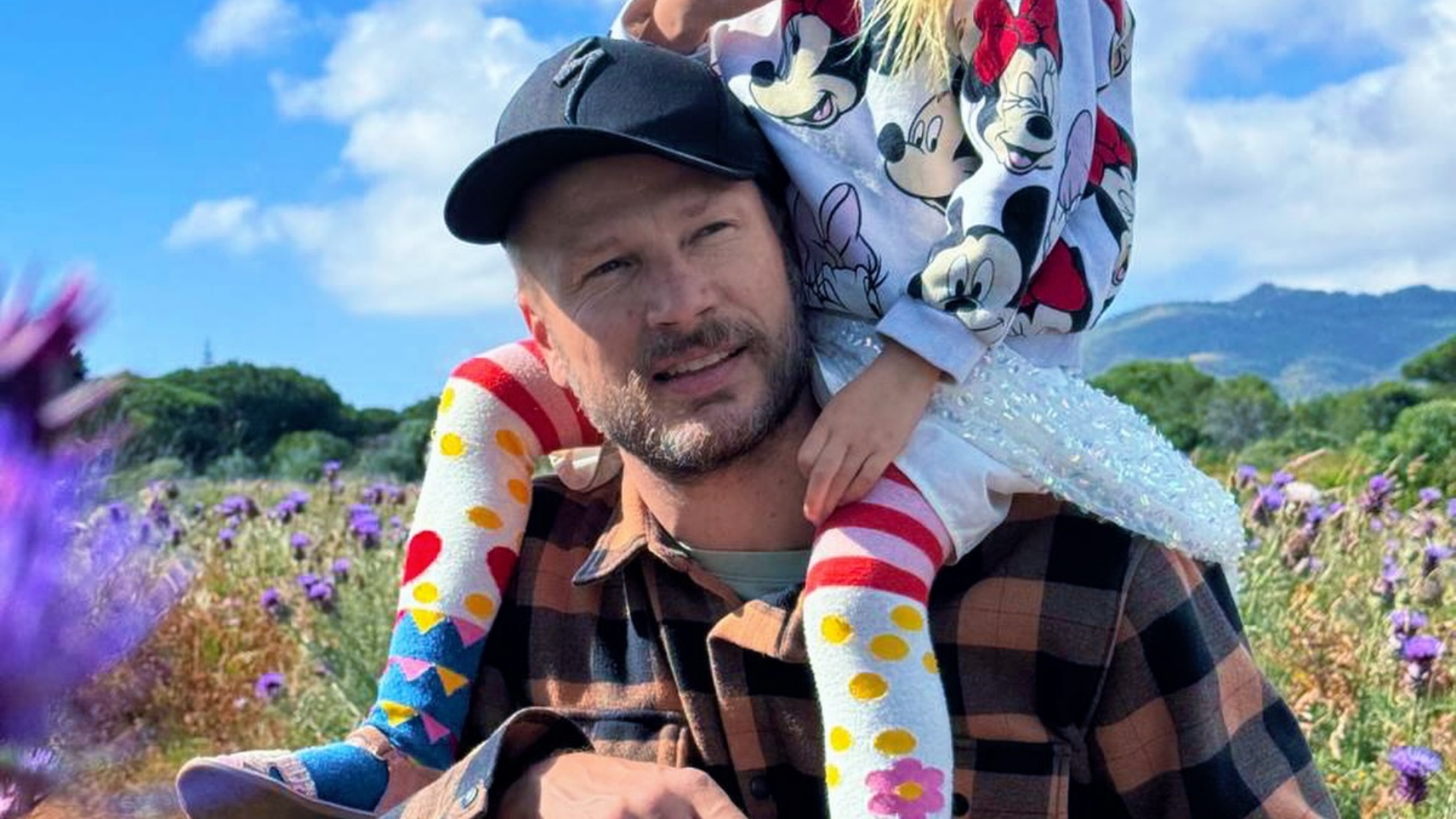 Rodrigo Hilbert divide clique raro da filha caçula: “A mais bela flor”