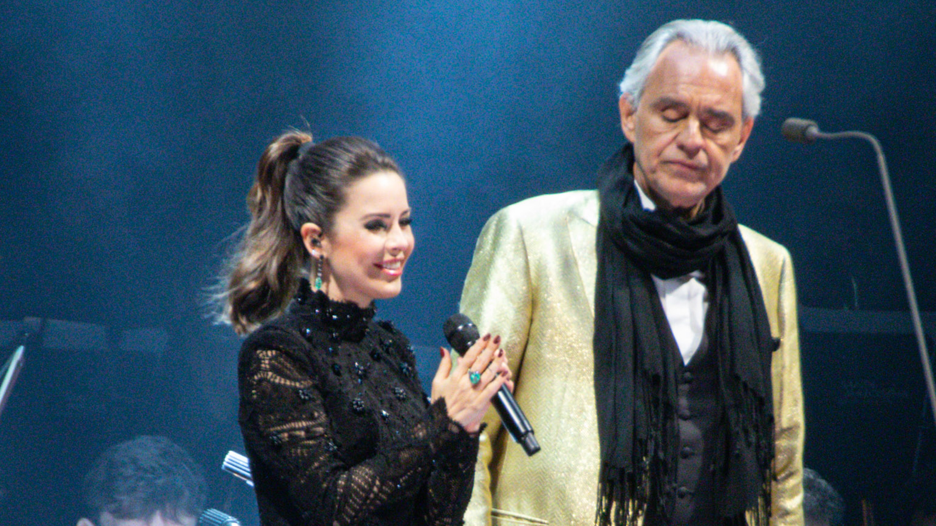 Saiba quanto custa o vestido que Sandy usou no show de Andrea Bocelli em SP