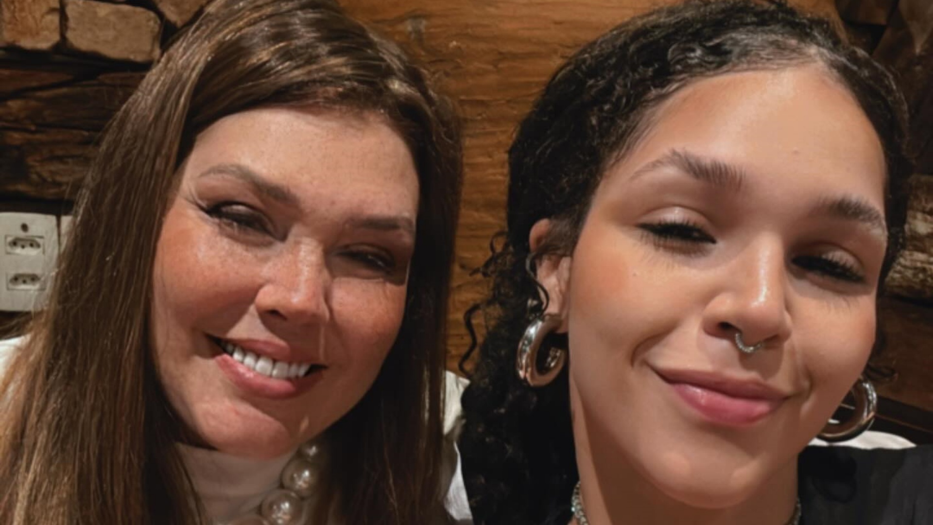 Simony divide cliques raros da filha em homenagem de aniversário: “Tanto amor”