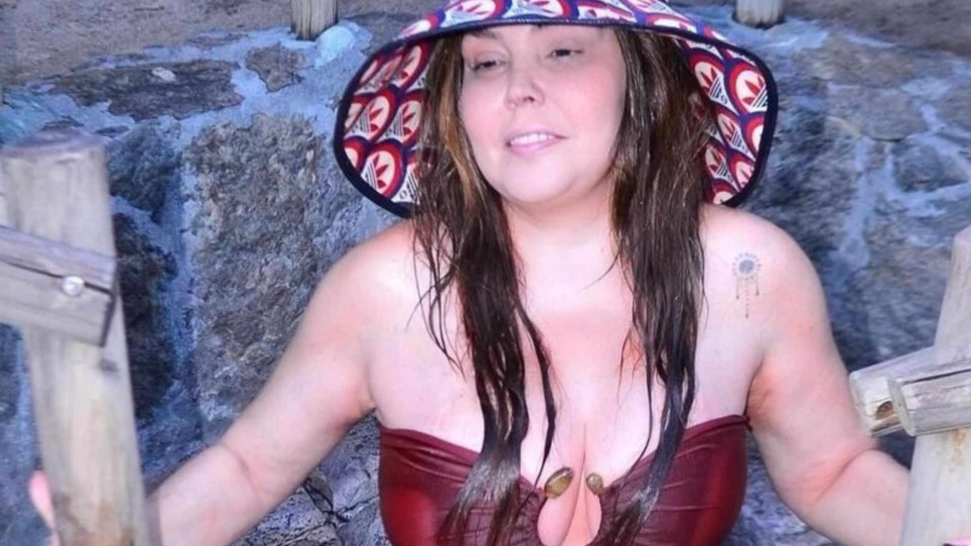 Após tratamento, Simony posta foto de biquíni e reflete: ‘Sem cobranças’