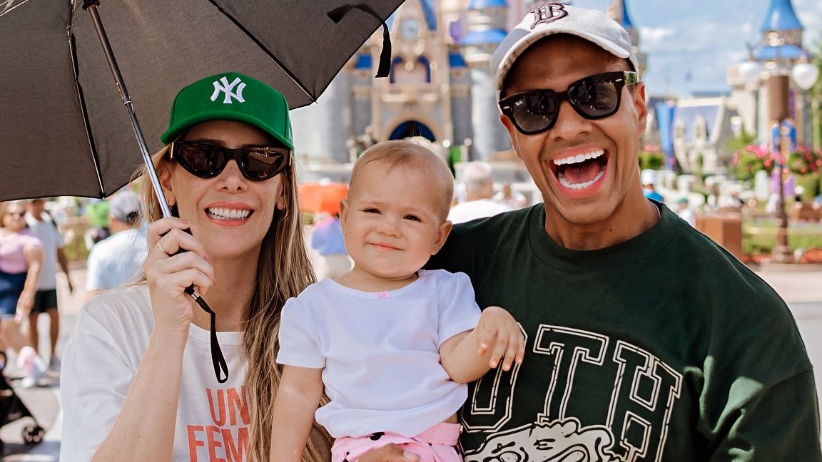 Thiago Oliveira e Bruna Matuti contam como planejaram aniversário da filha nos EUA