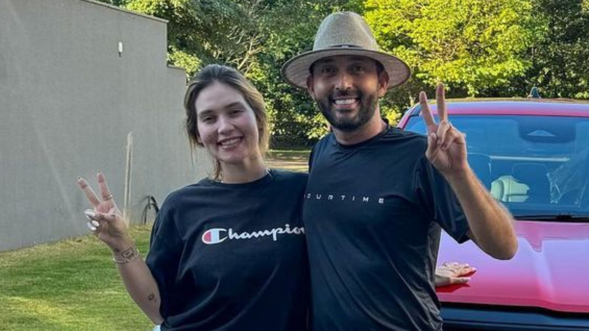 Virginia Fonseca presenteia irmão com caminhonete de luxo: “Super presente”