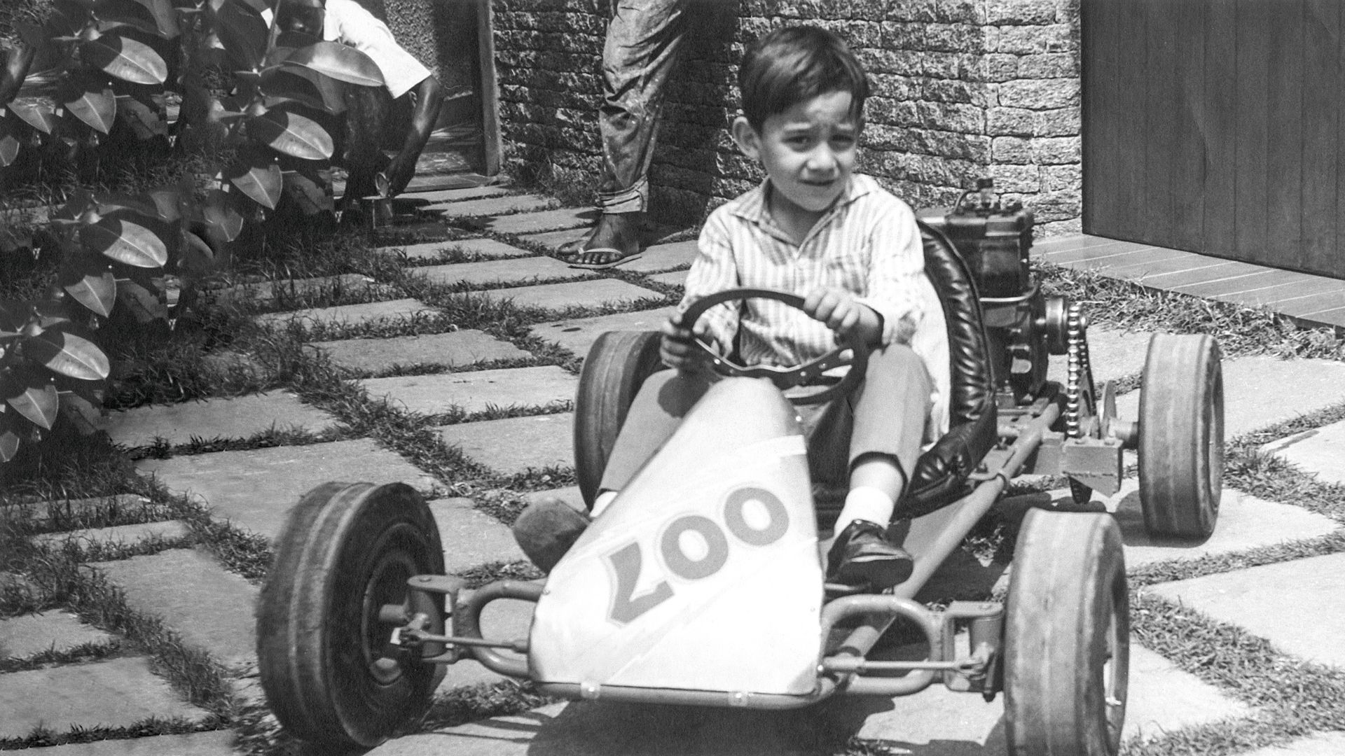 Você sabia? Ayrton Senna se divertia no volante dos carrinhos desde a infância