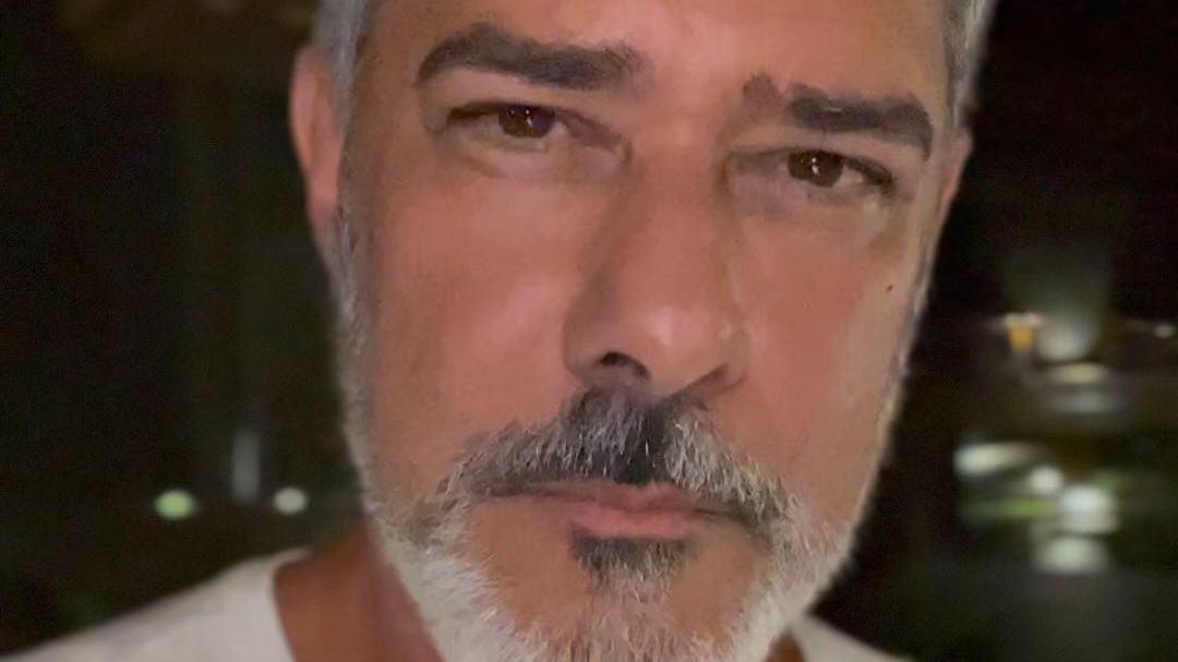 William Bonner divide web entre ataques e apoio em meio à tragédia do RS