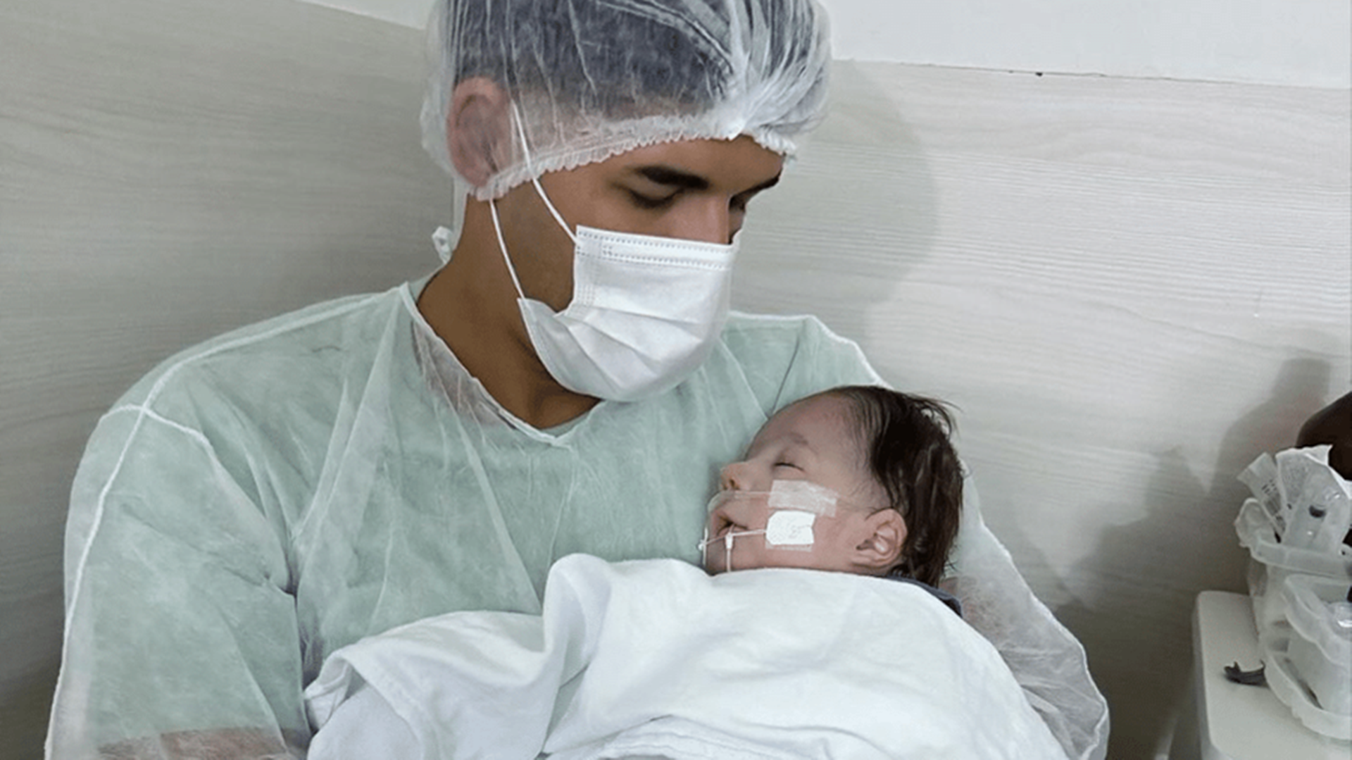 Médica faz alerta após filho de Zé Vaqueiro voltar para UTI: ‘Precisa de cuidado intensivo’