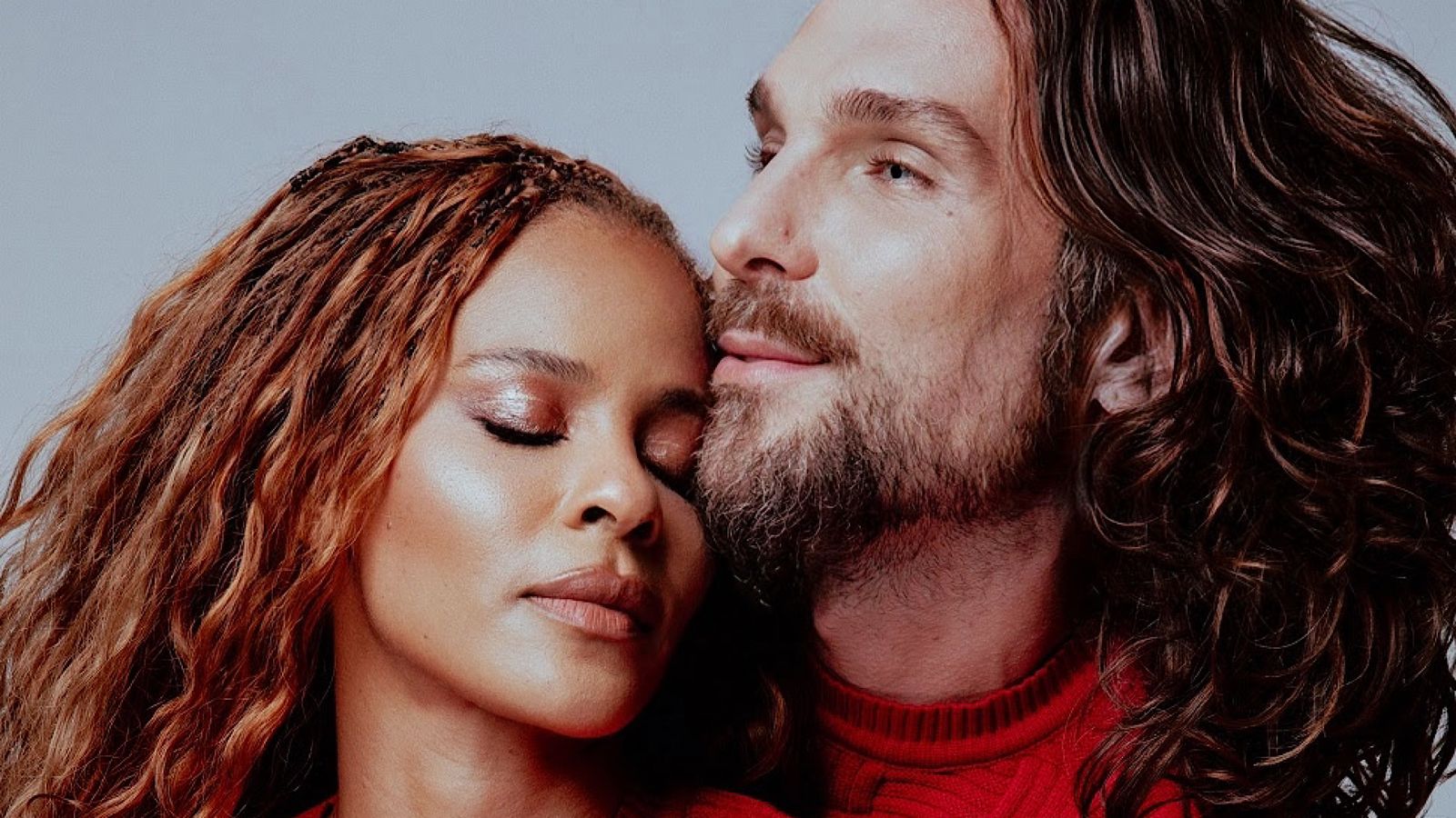 Aline Wirley e Igor Rickli celebram fim do processo de adoção nos palcos: ‘Vibrar no amor’