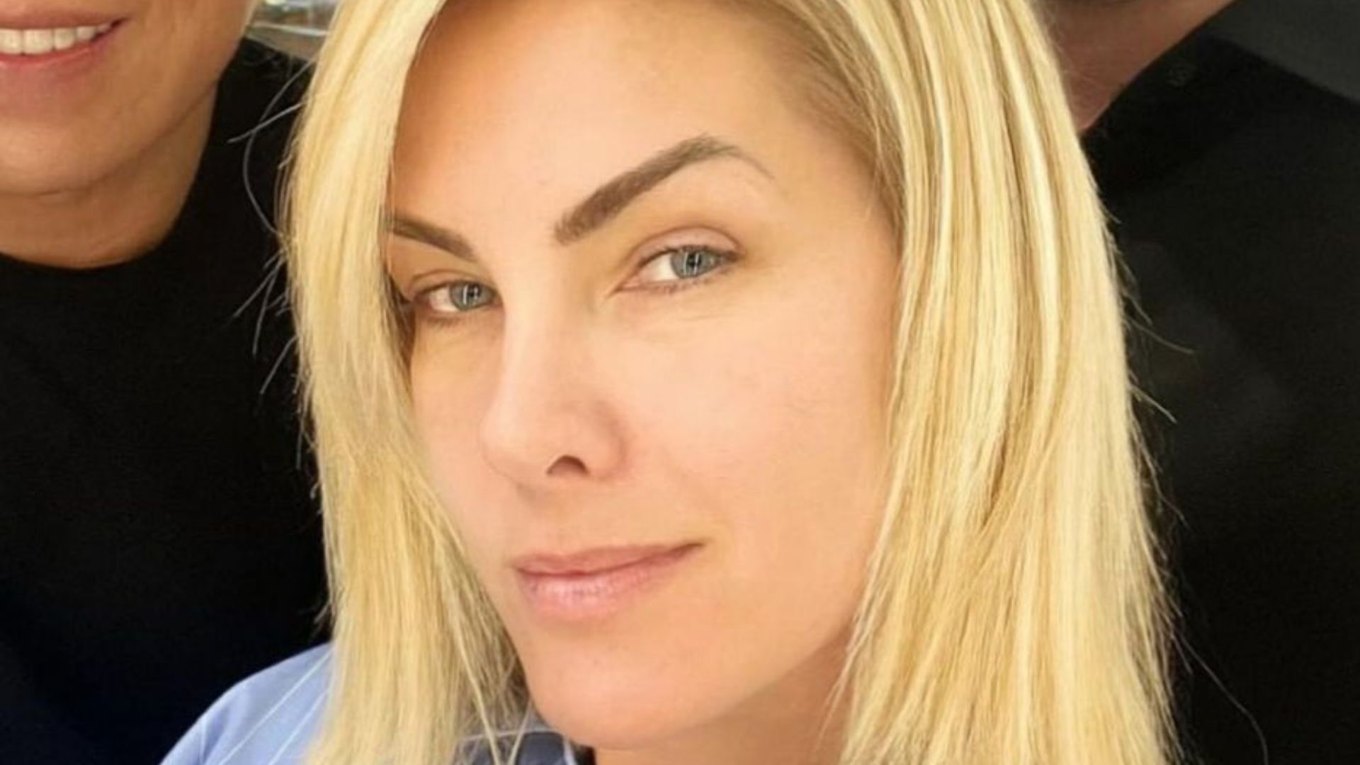 Ana Hickmann renova o visual e resgata cor de cabelo usada antigamente: “De volta”