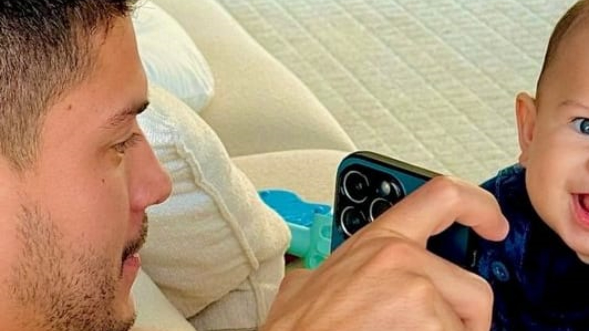 Arthur Aguiar divide clique encantador com o filho, Gabriel