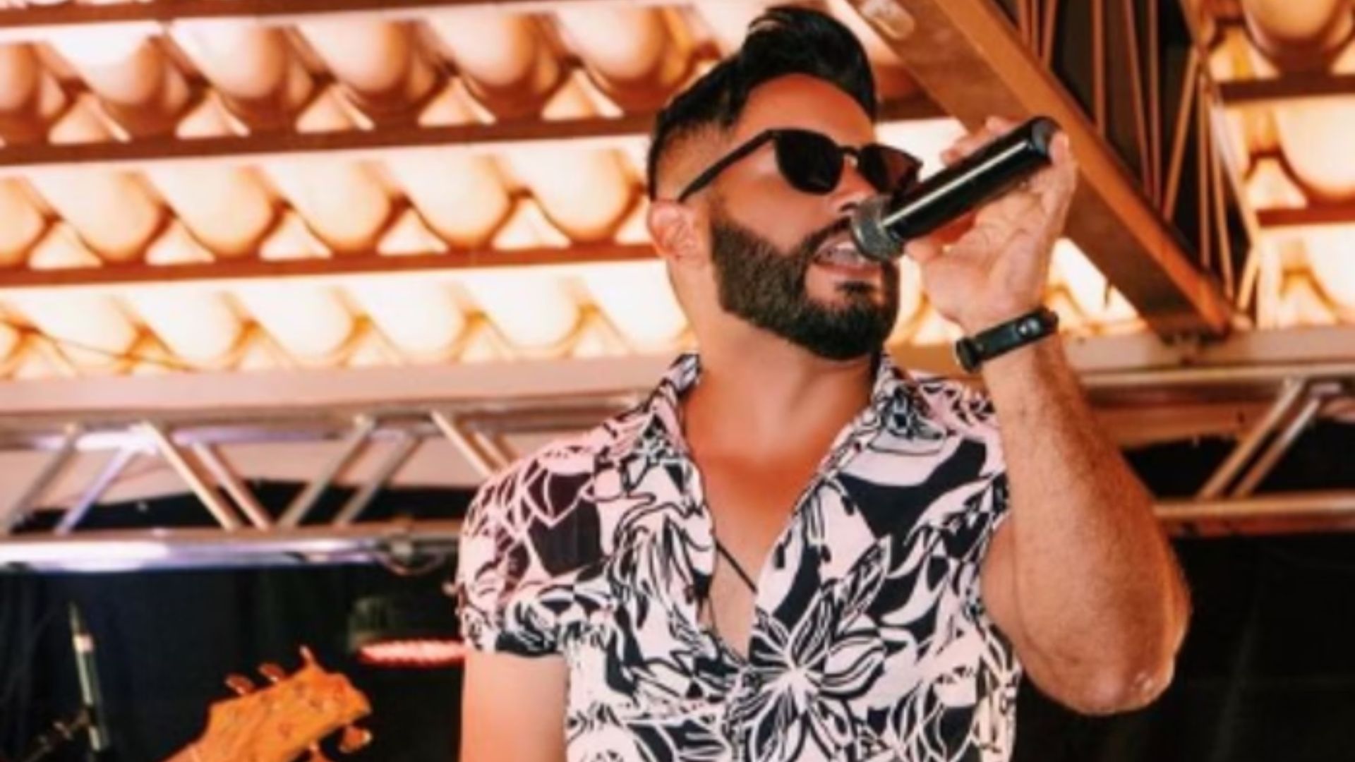 Cantor sertanejo é atropelado ao prestar socorro à vítima de outro acidente